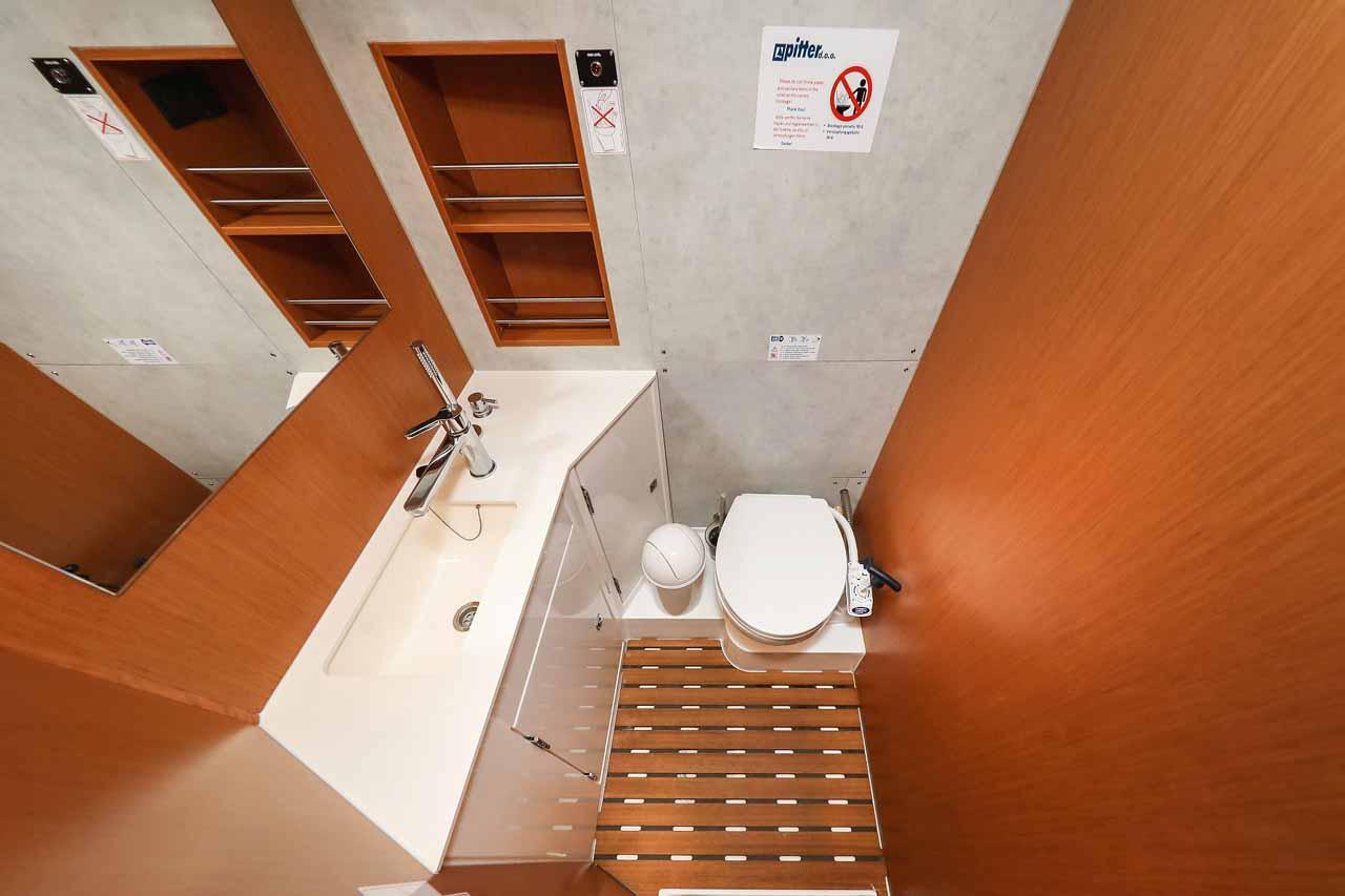 Bavaria C42, picture 25