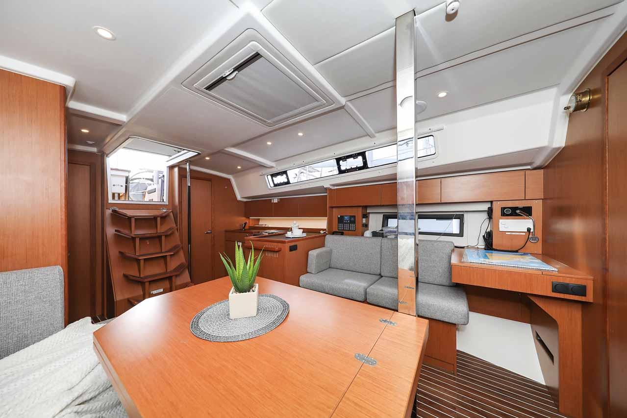 Bavaria C42, picture 13