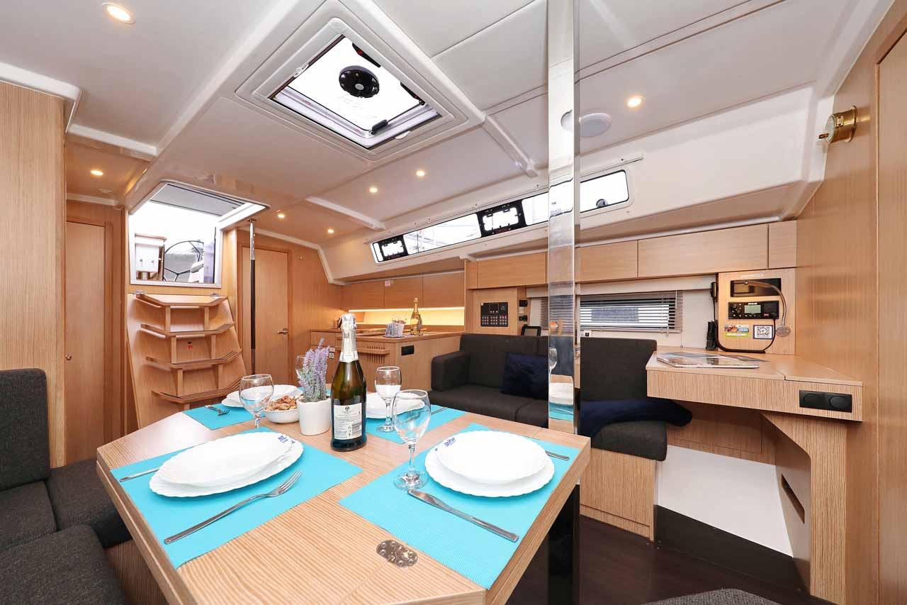 Bavaria C42, picture 13