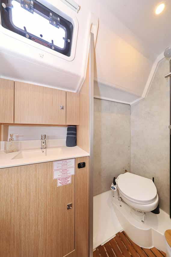 Bavaria C42, picture 25