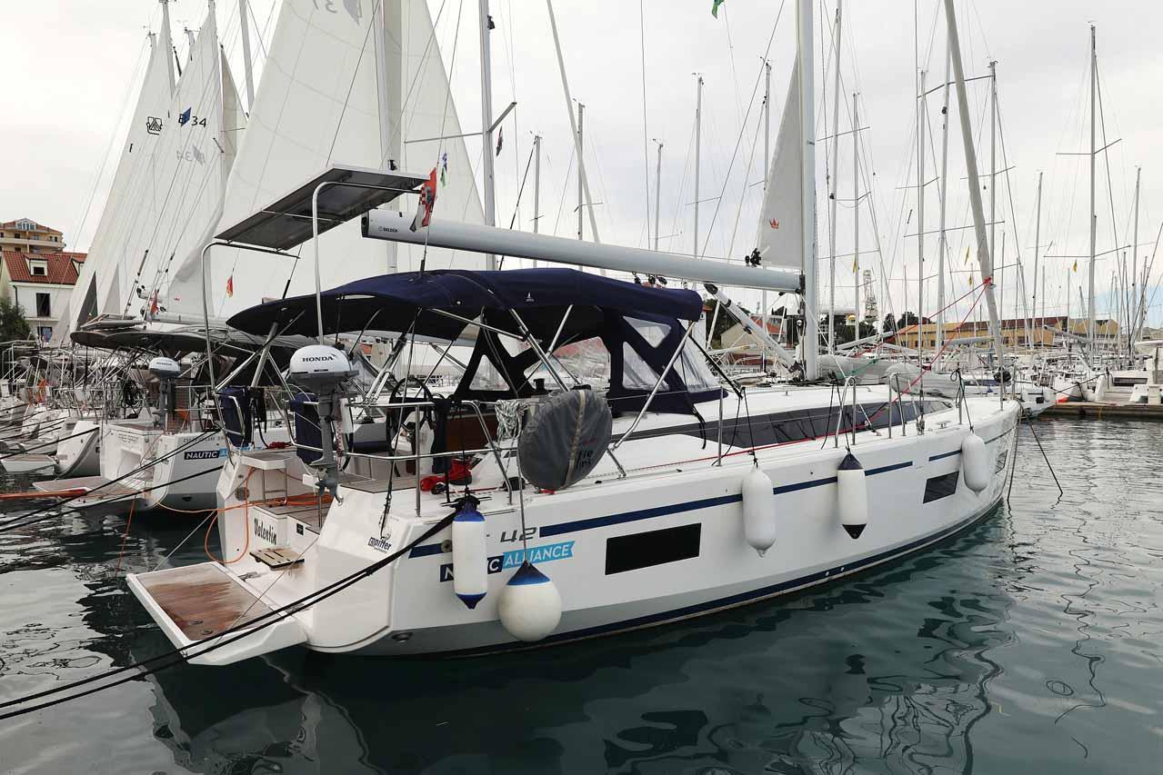 Bavaria C42, picture 3