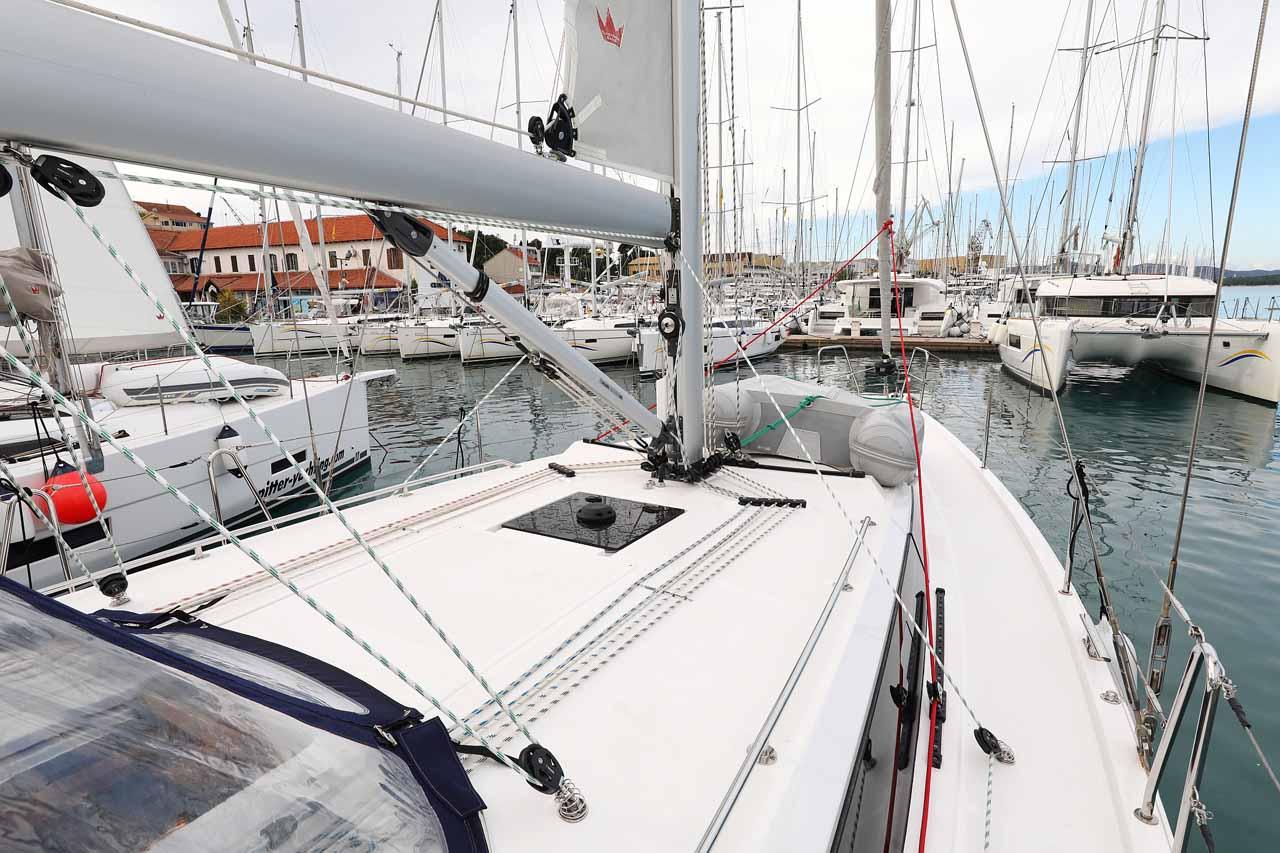 Bavaria C42, picture 4