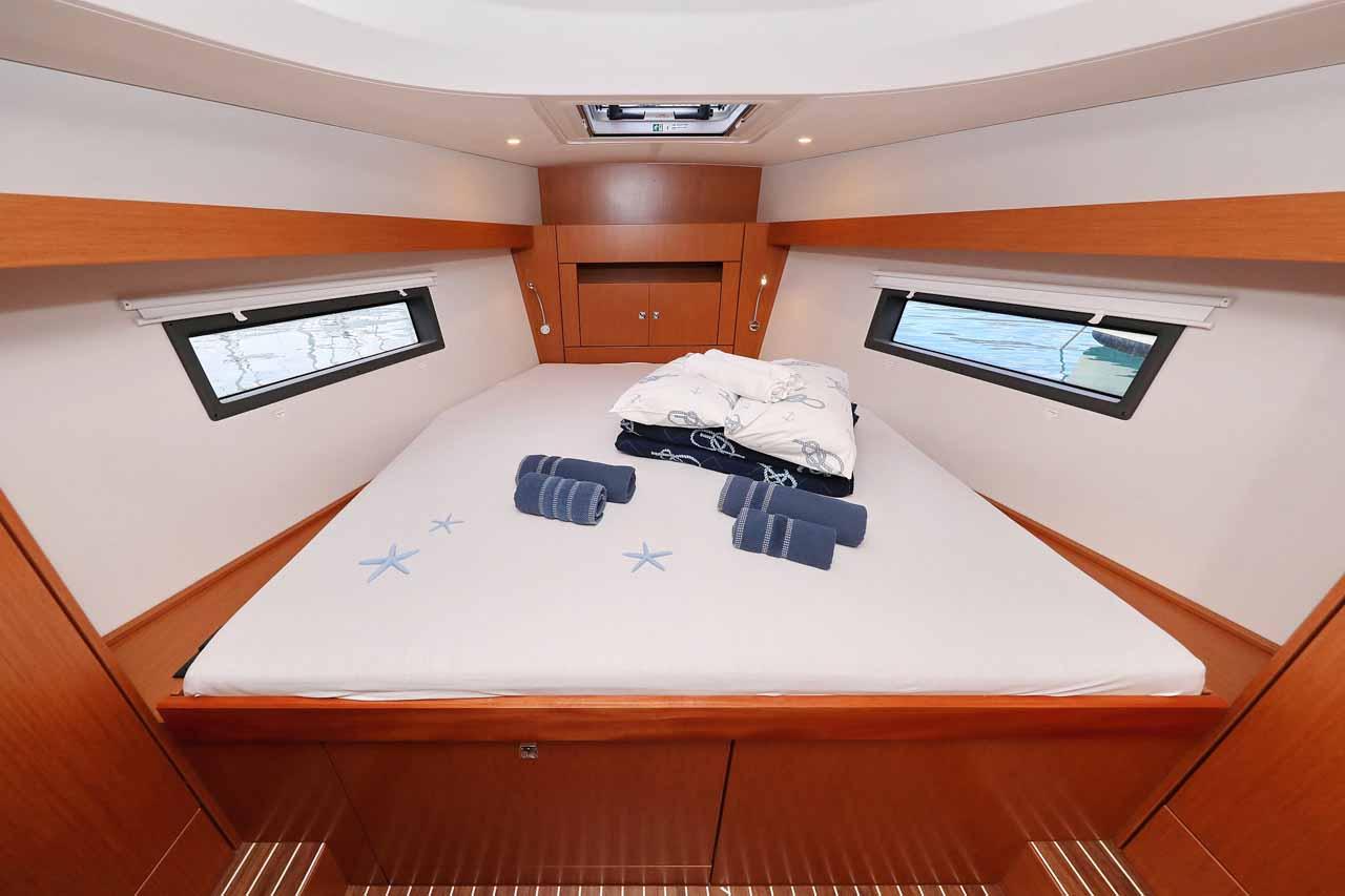 Bavaria C42, picture 18