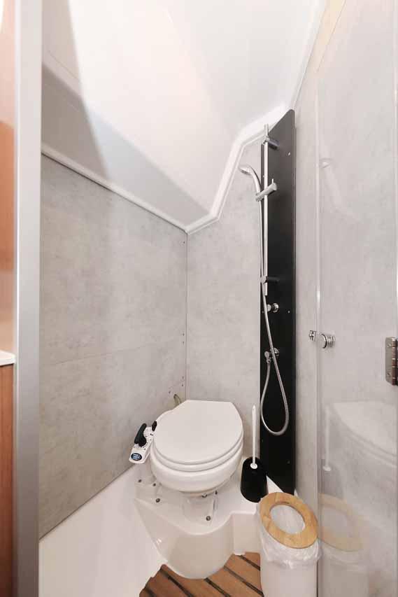 Bavaria C42, picture 26