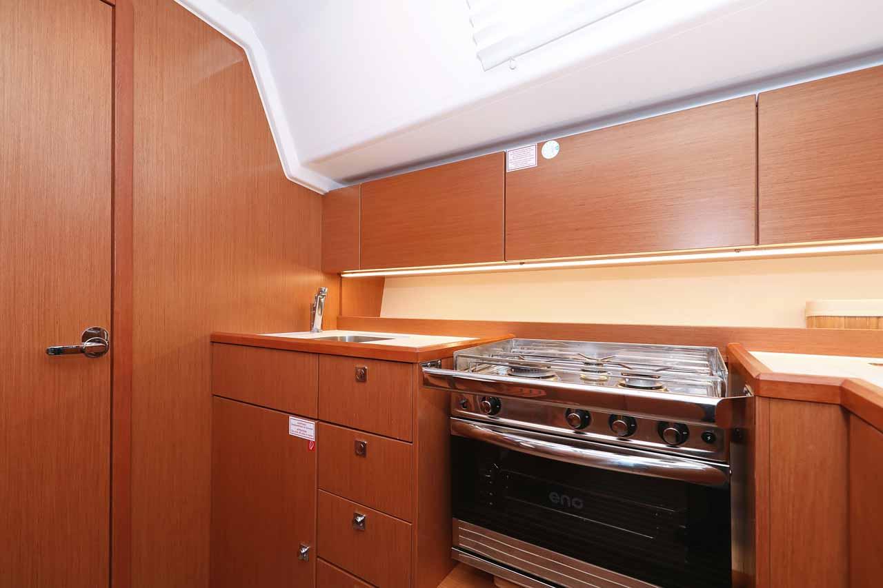 Bavaria C42, picture 16