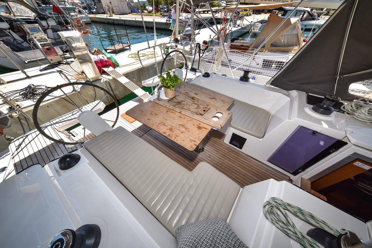 Bavaria C38, picture 11