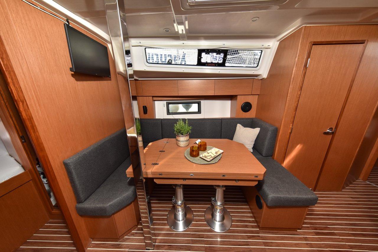 Bavaria C38, picture 15