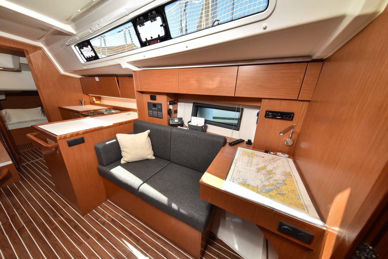 Bavaria C38, picture 16