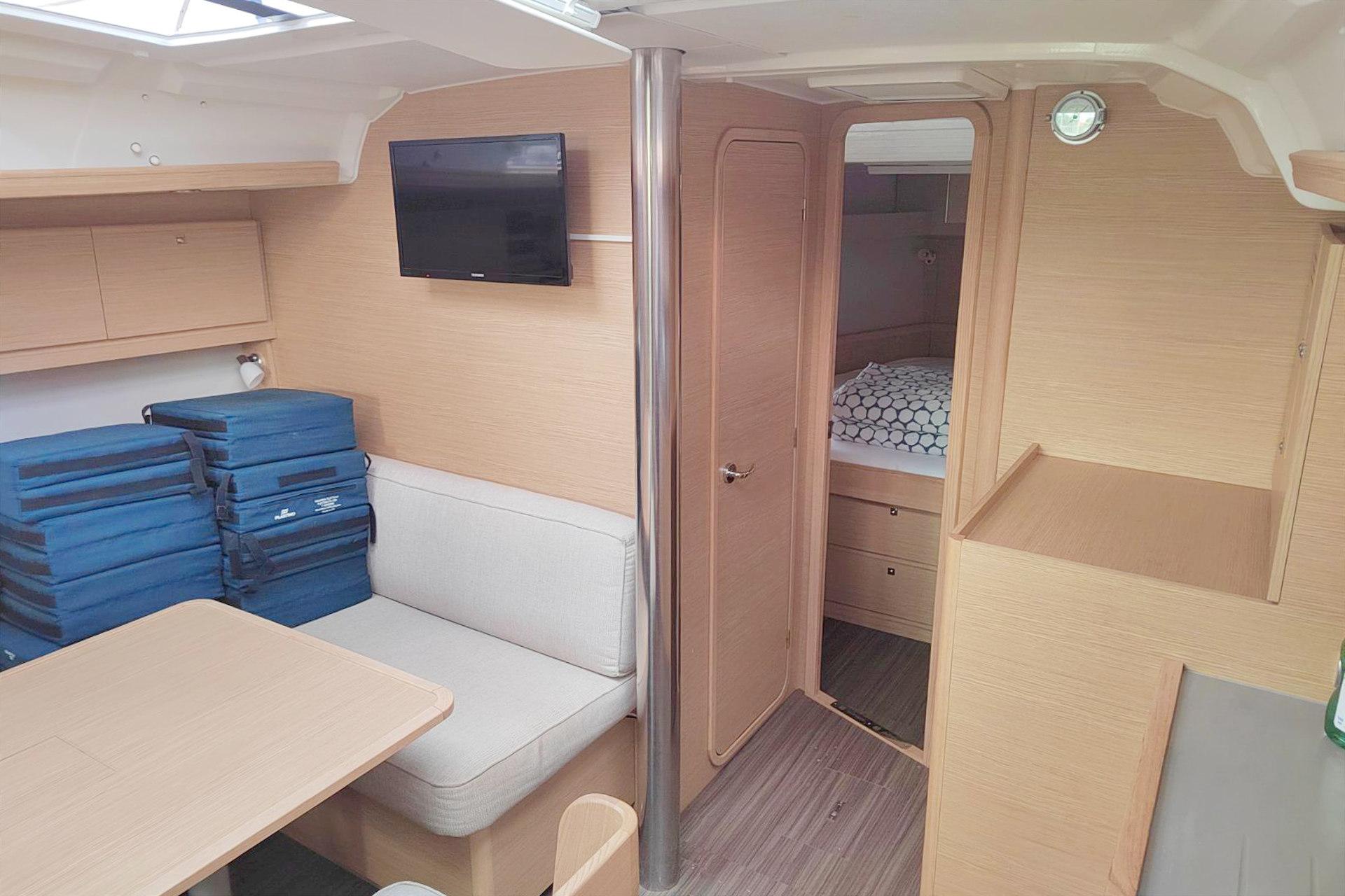 Dufour 430, picture 7