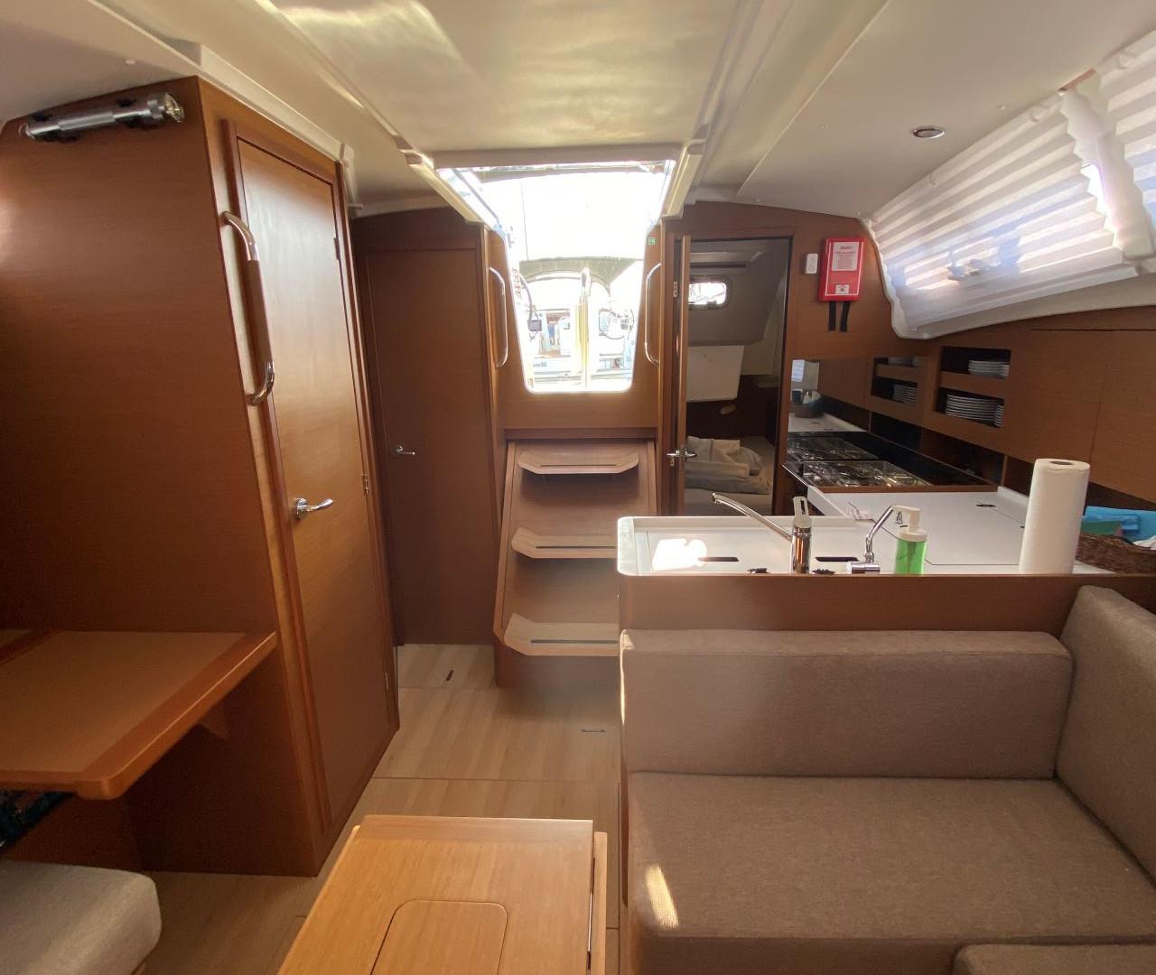 Sun Odyssey 380 - 3 cab., picture 5