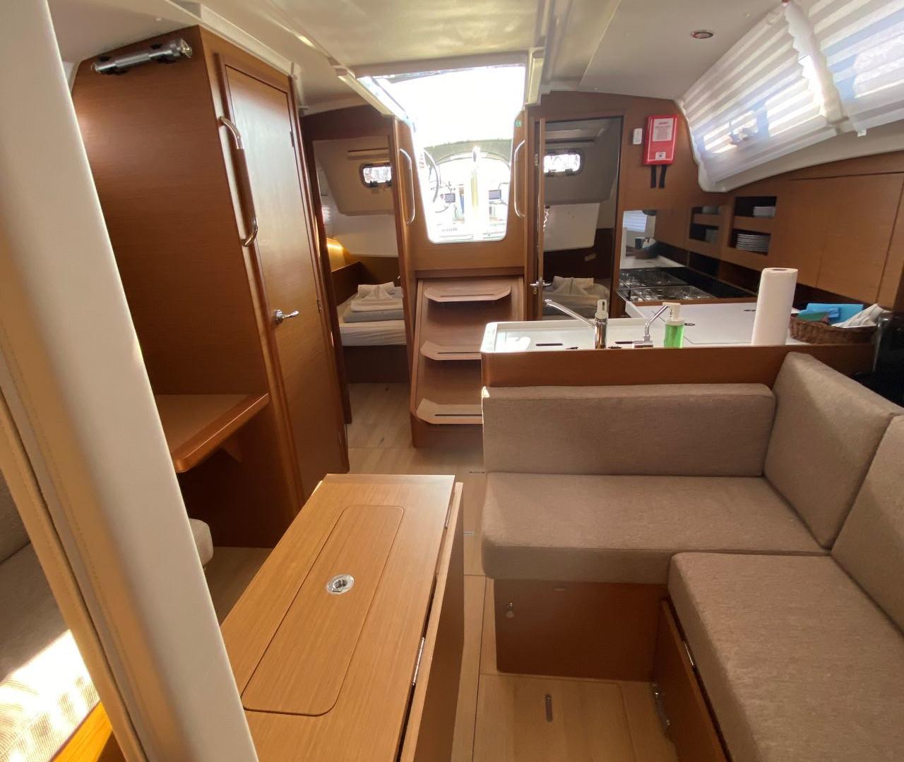 Sun Odyssey 380 - 3 cab., picture 7