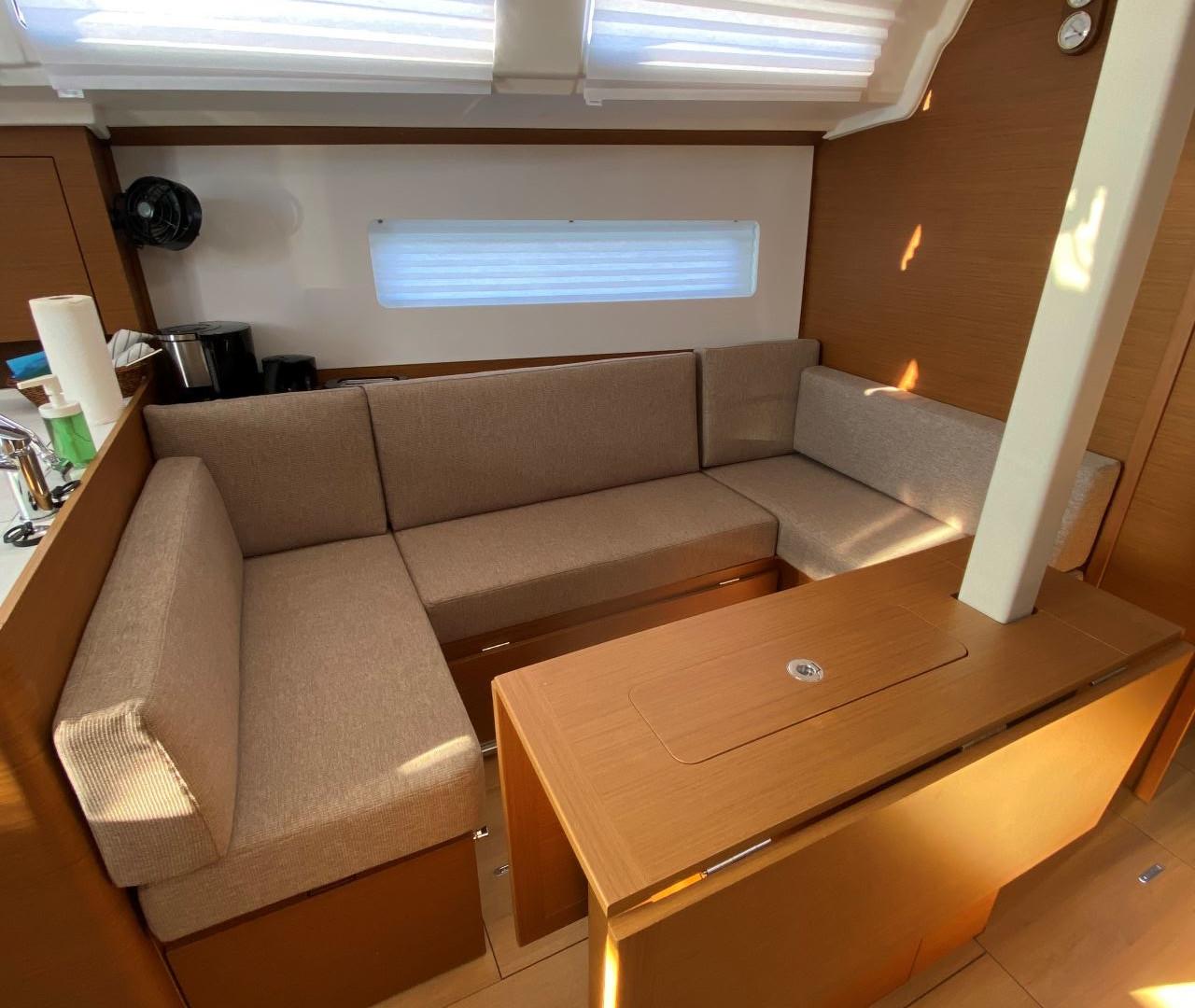 Sun Odyssey 380 - 3 cab., picture 6