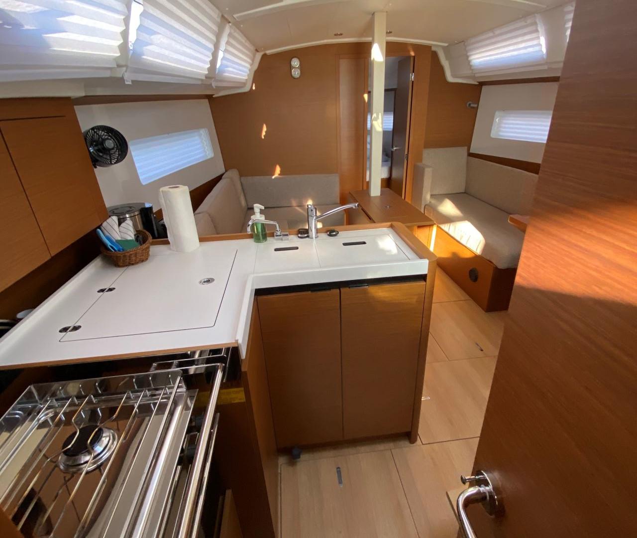 Sun Odyssey 380 - 3 cab., picture 10