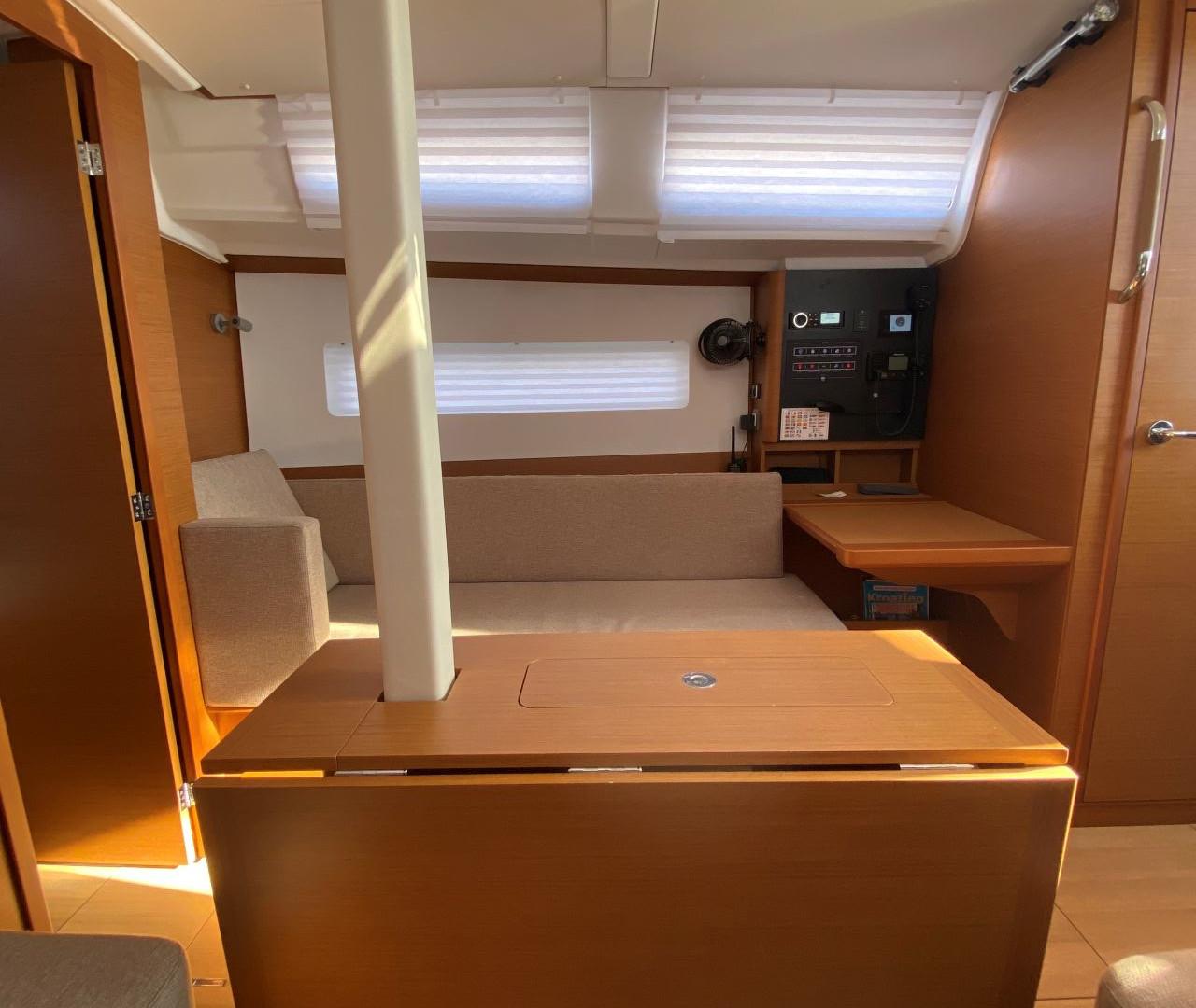 Sun Odyssey 380 - 3 cab., picture 8