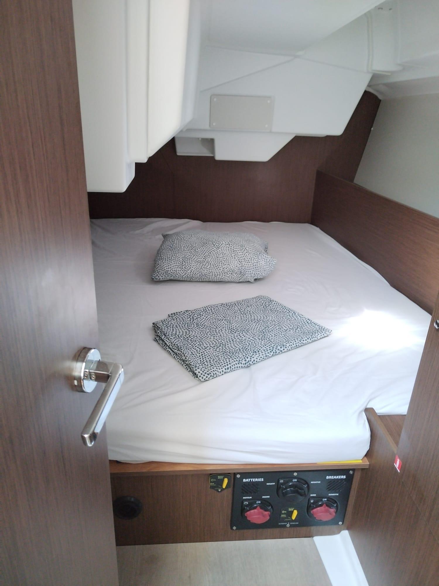 Oceanis 38.1, picture 13