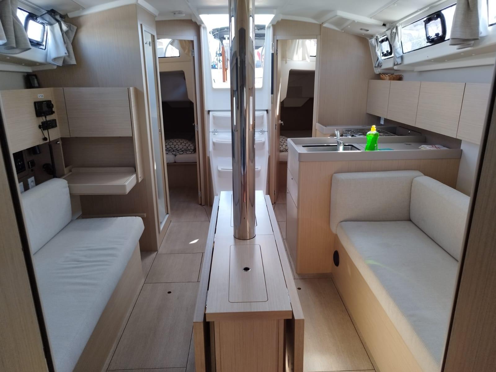 Oceanis 38.1, picture 13