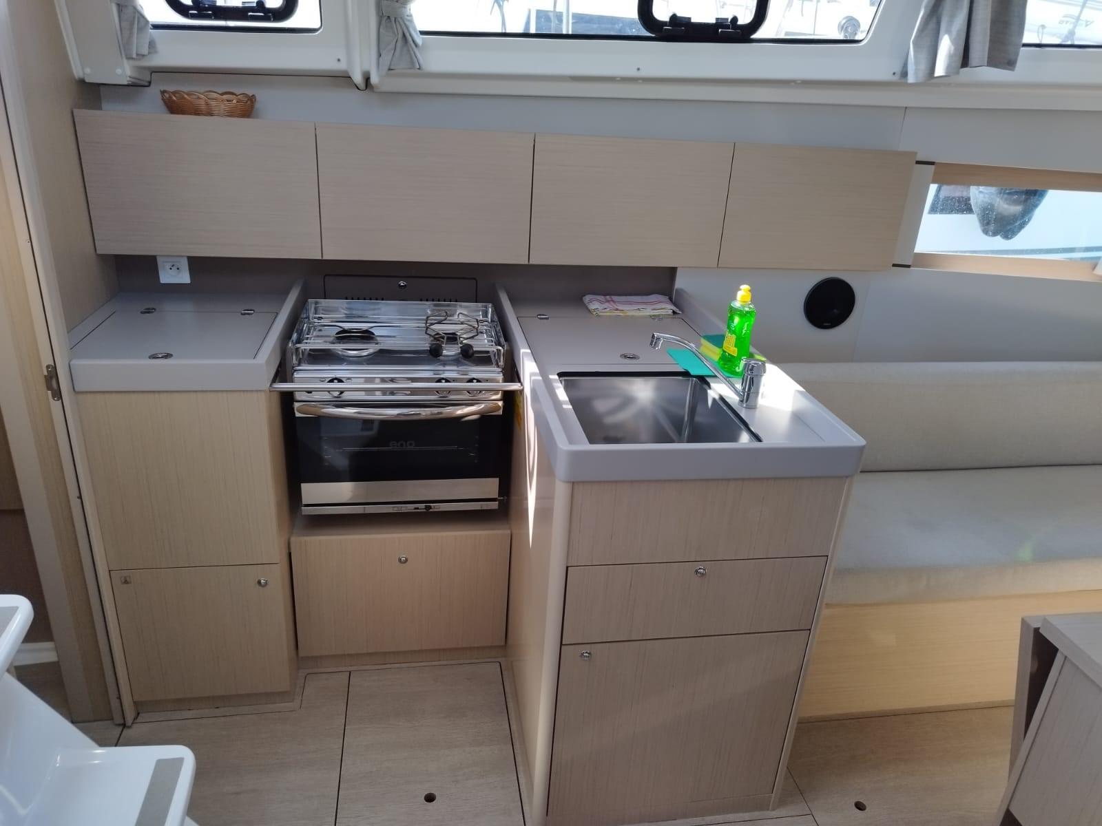 Oceanis 38.1, picture 11