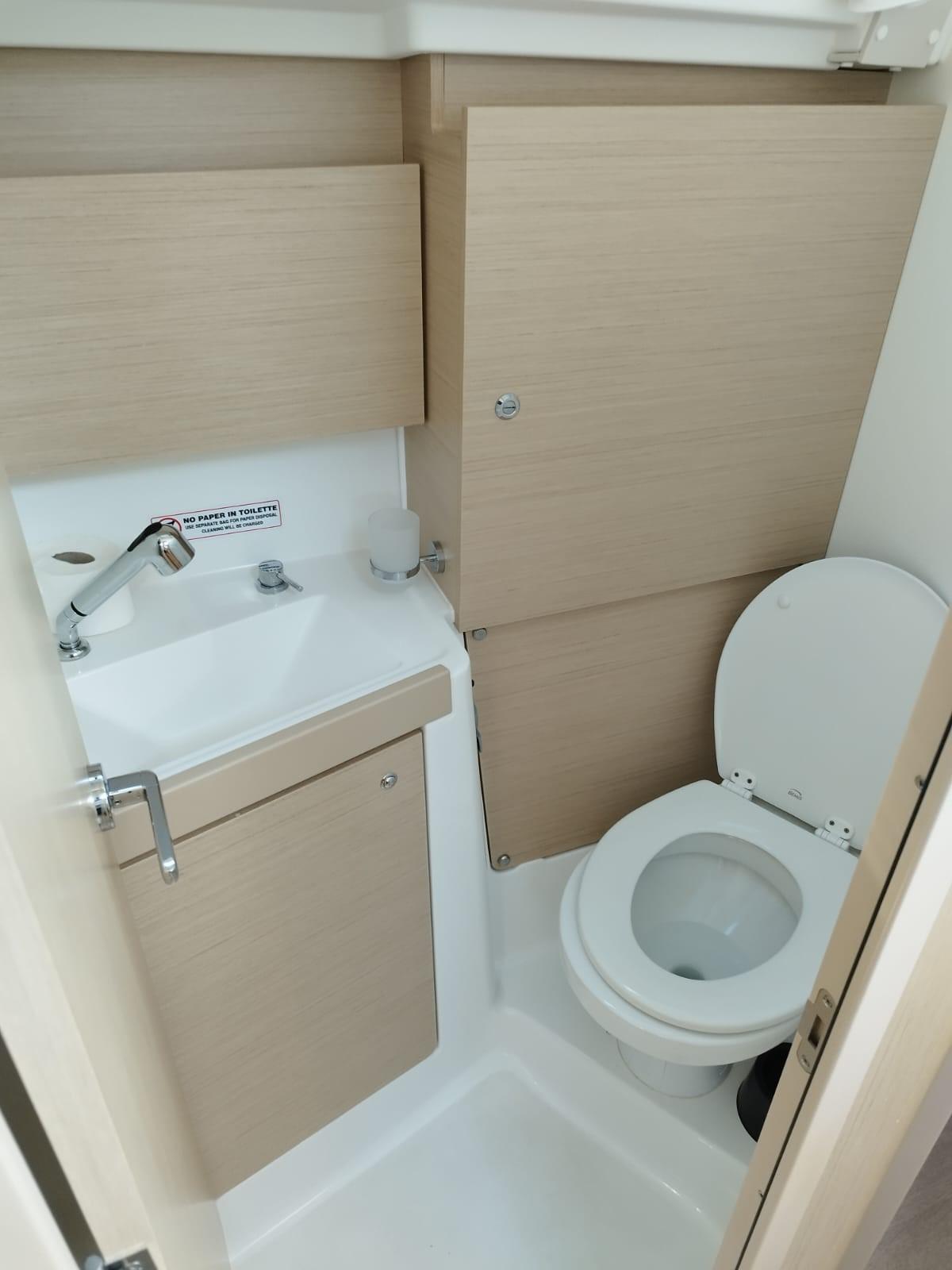 Oceanis 38.1, picture 17