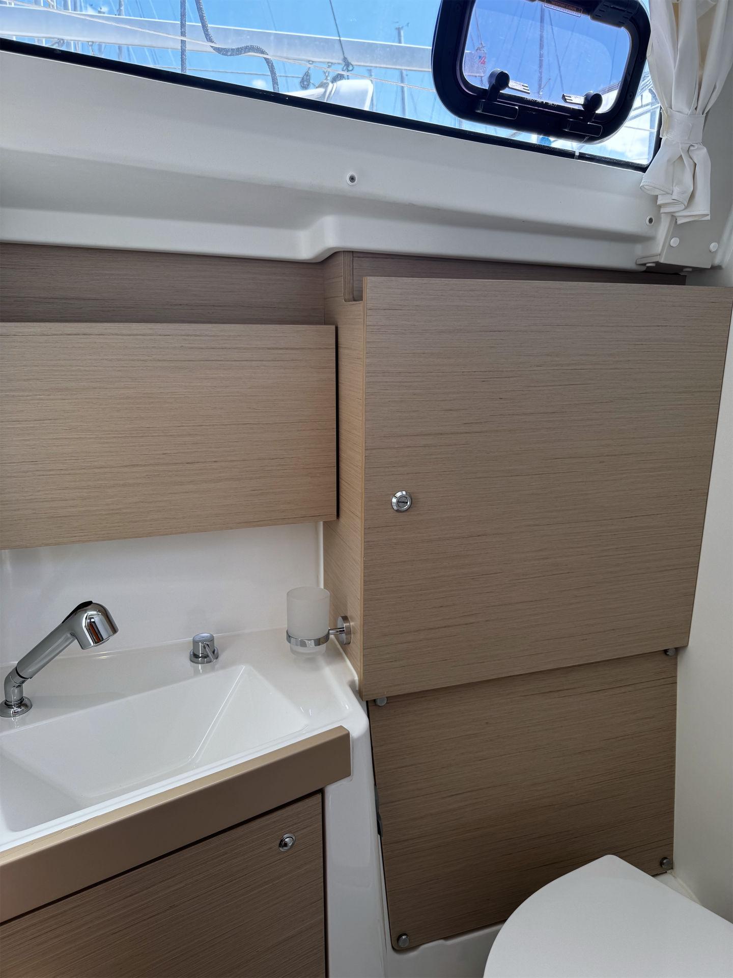 Oceanis 38.1 - 2 cab., picture 16