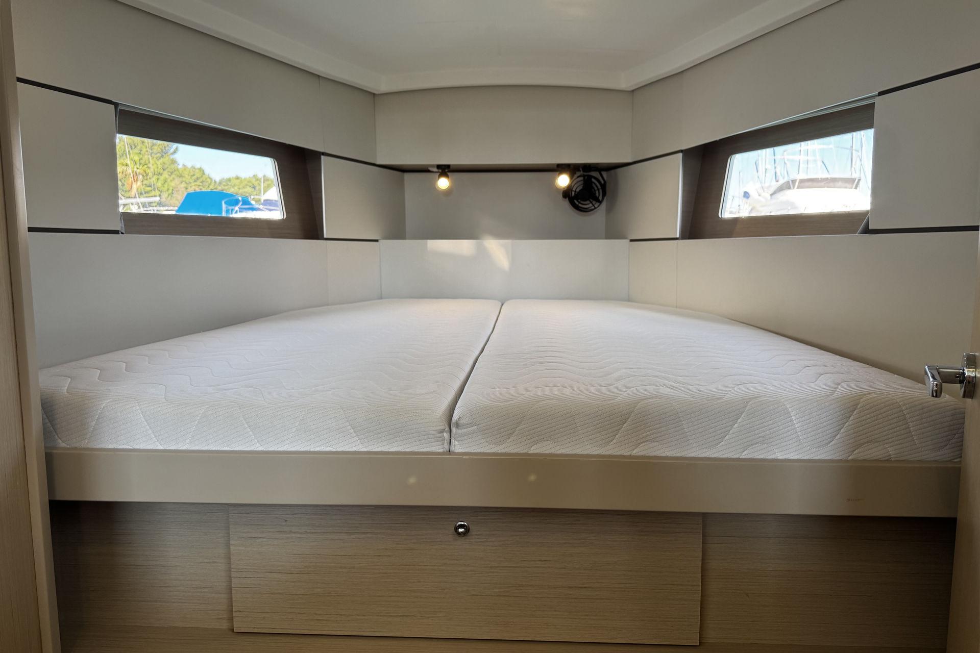 Oceanis 38.1 - 2 cab., picture 14