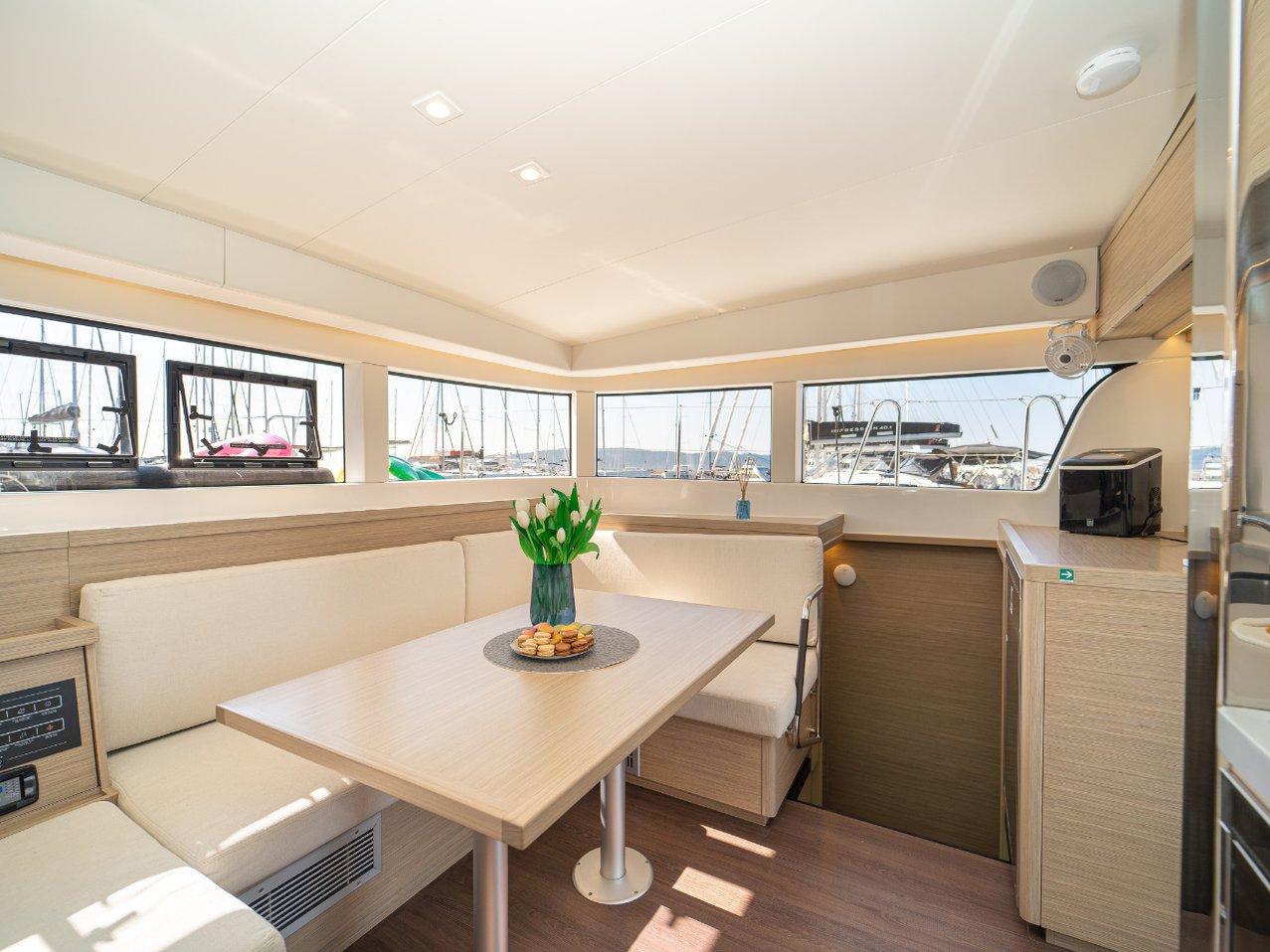 Lagoon 40 - 4 + 2 cab, picture 6