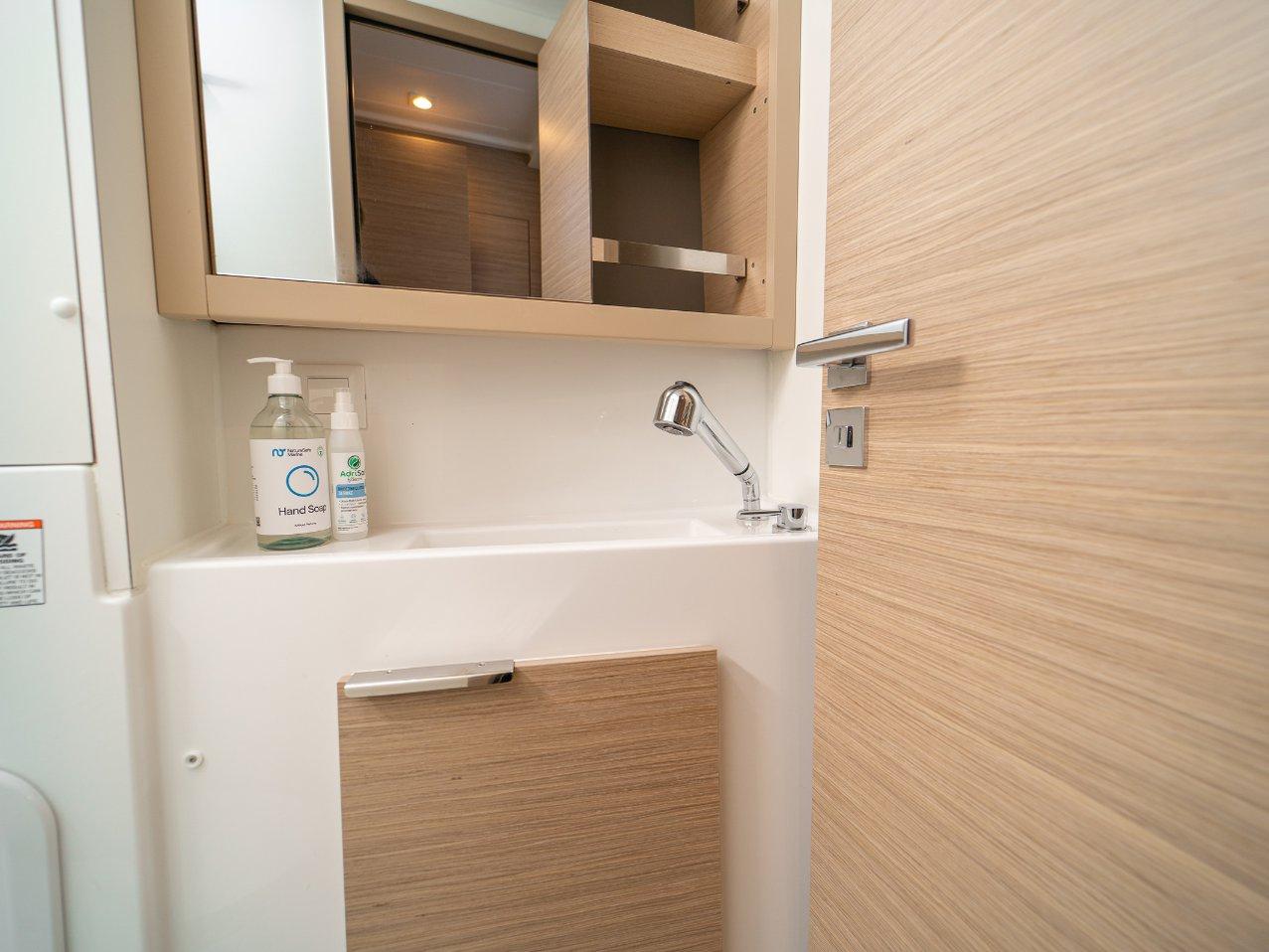 Lagoon 40 - 4 + 2 cab, picture 14