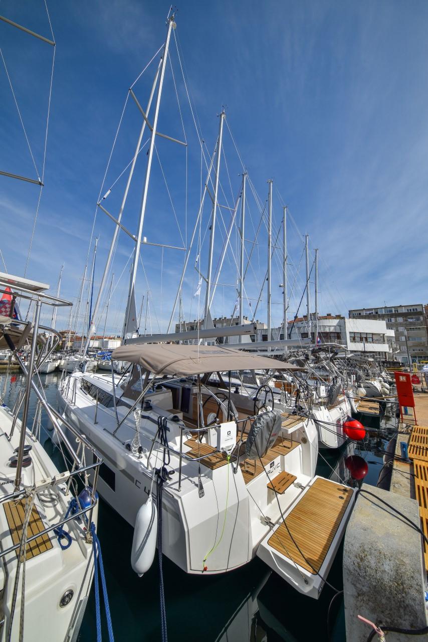 Bavaria C42, picture 3