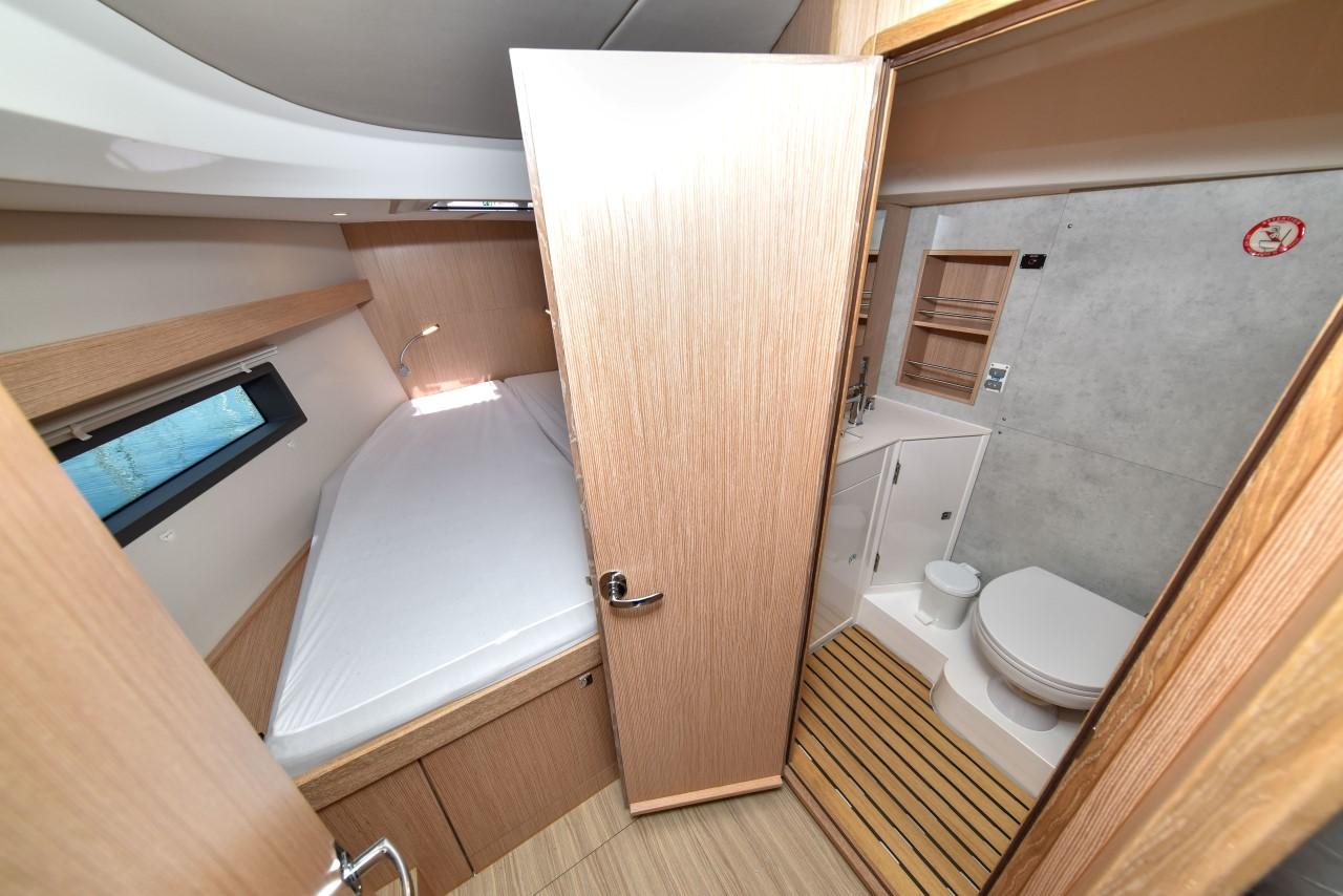 Bavaria C42, picture 24