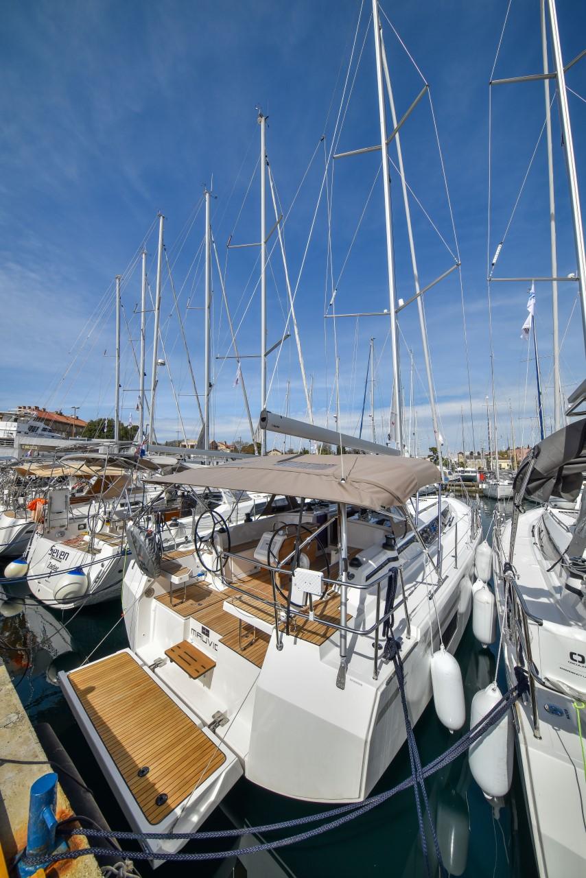 Bavaria C42, picture 4