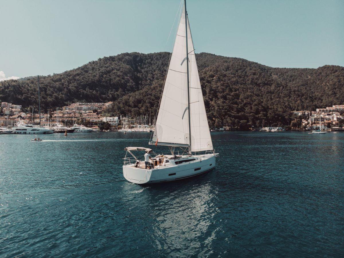 Dufour 390, picture 8