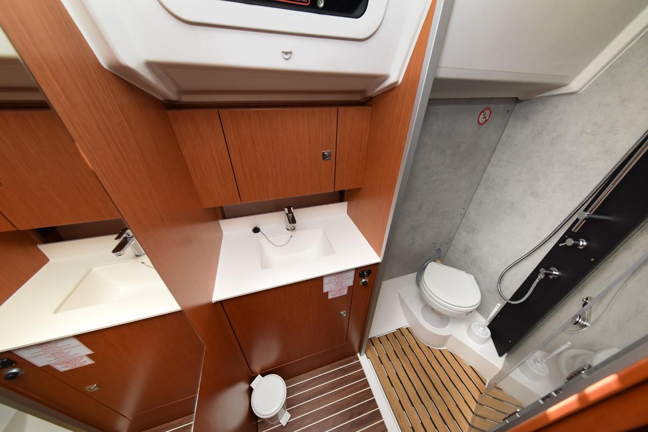 Bavaria C42, picture 38