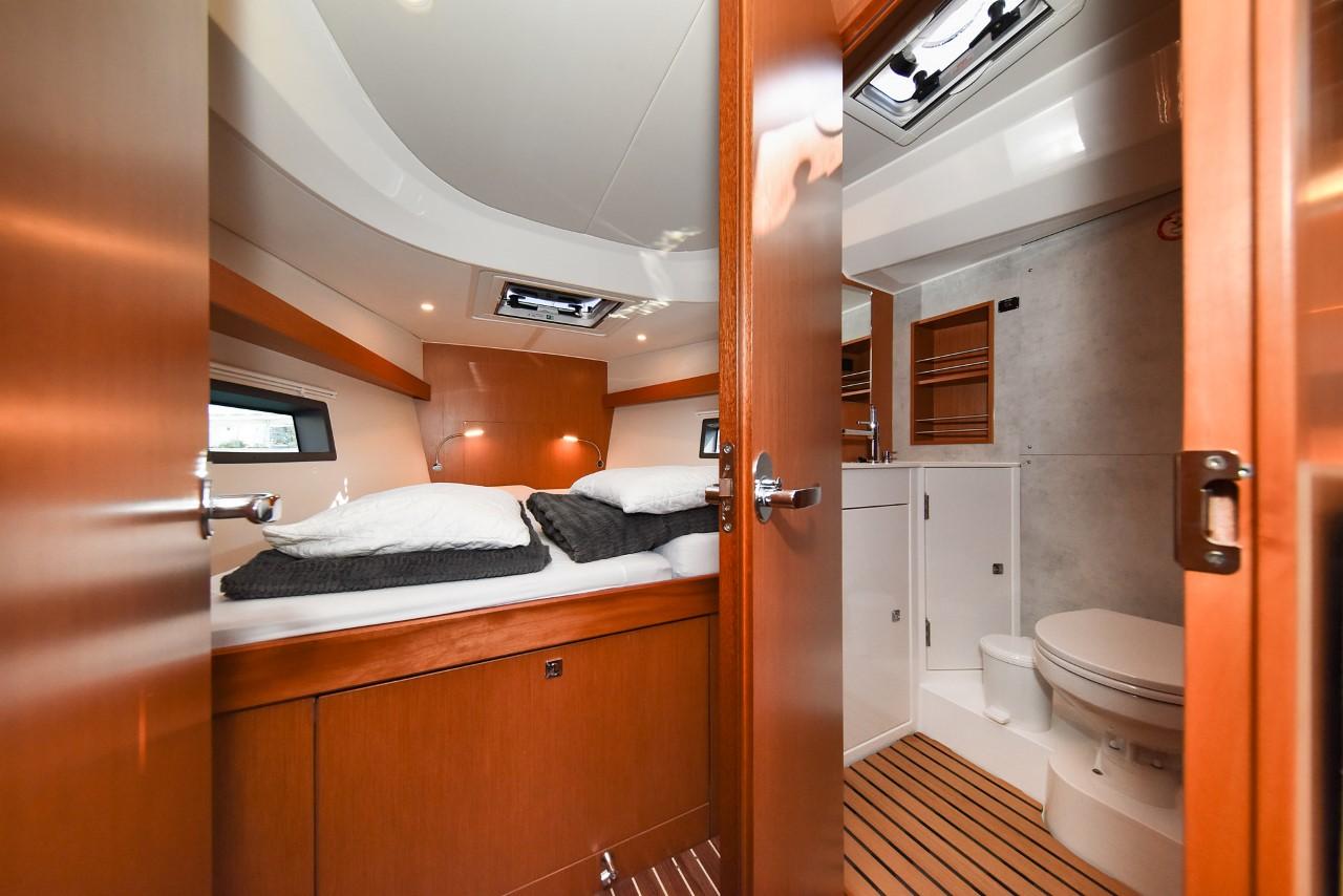 Bavaria C42, picture 37