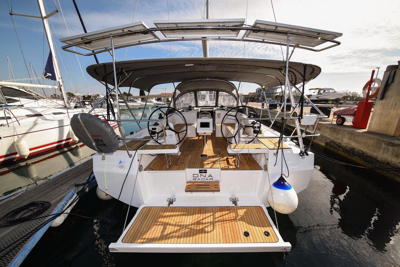 Bavaria C42, picture 1