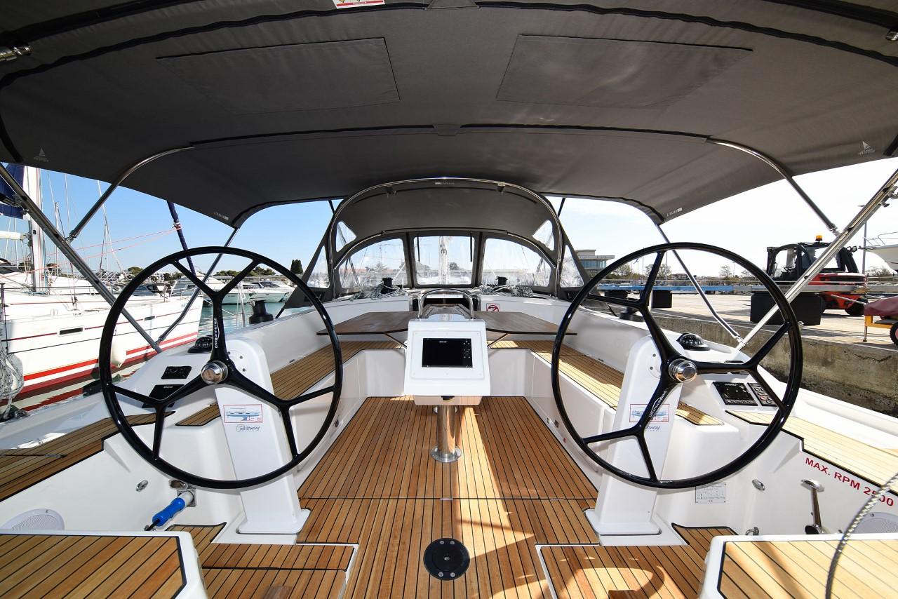 Bavaria C42, picture 8