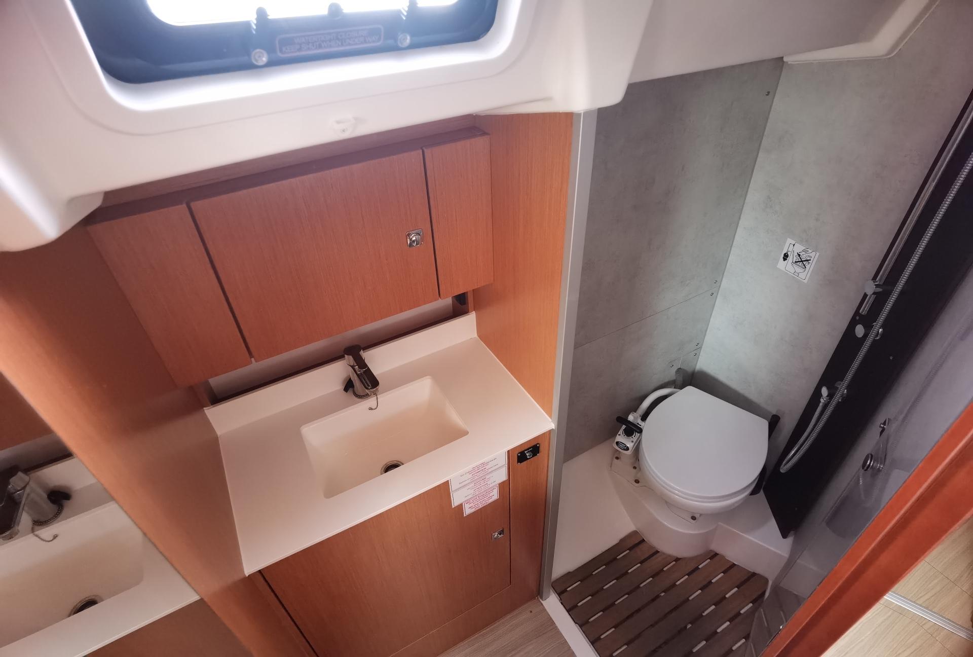 Bavaria C38, picture 12