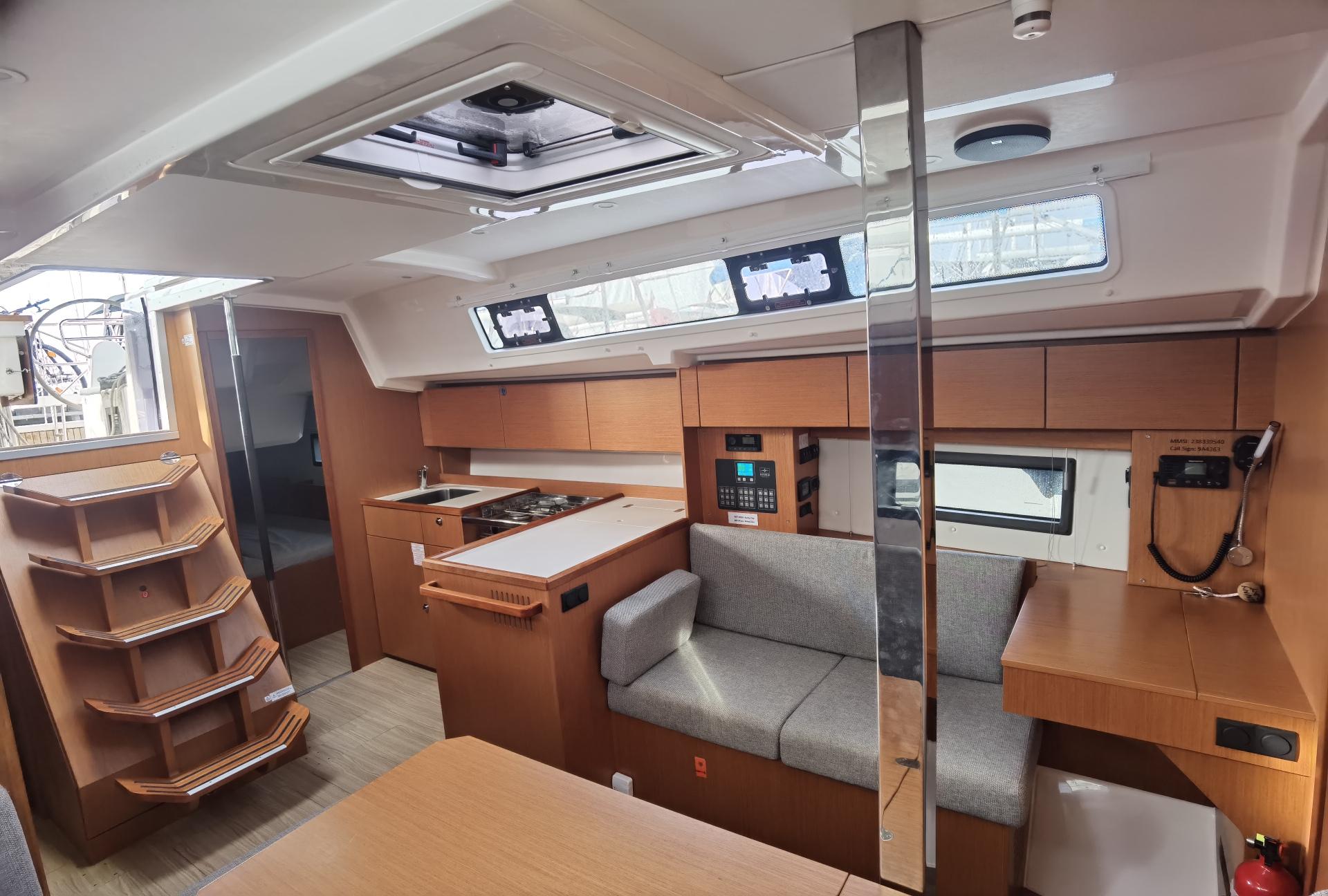 Bavaria C38, picture 9