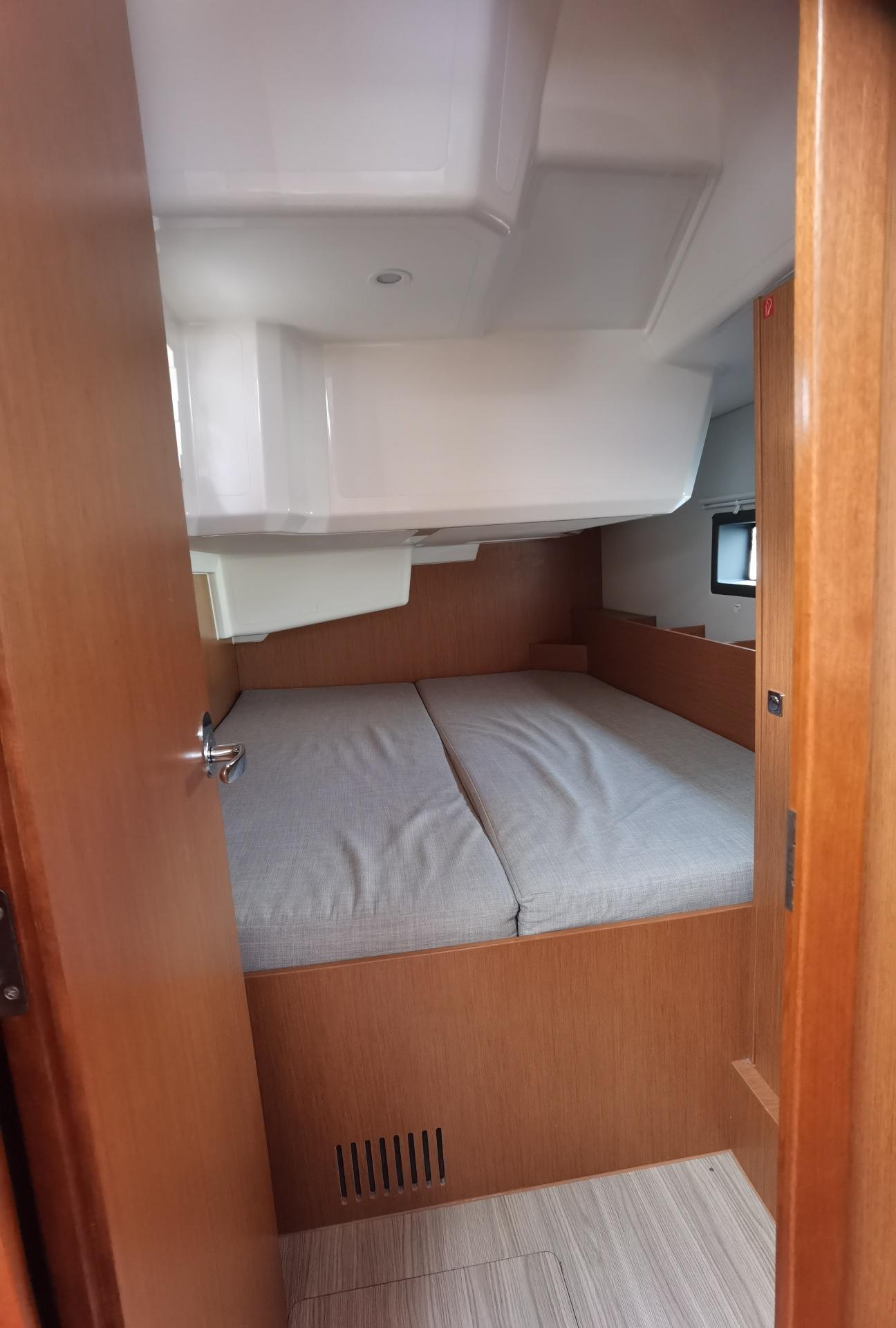 Bavaria C38, picture 10