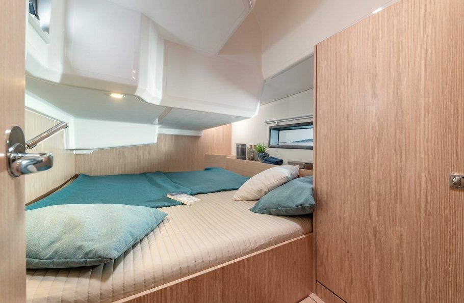 Bavaria C42, picture 8