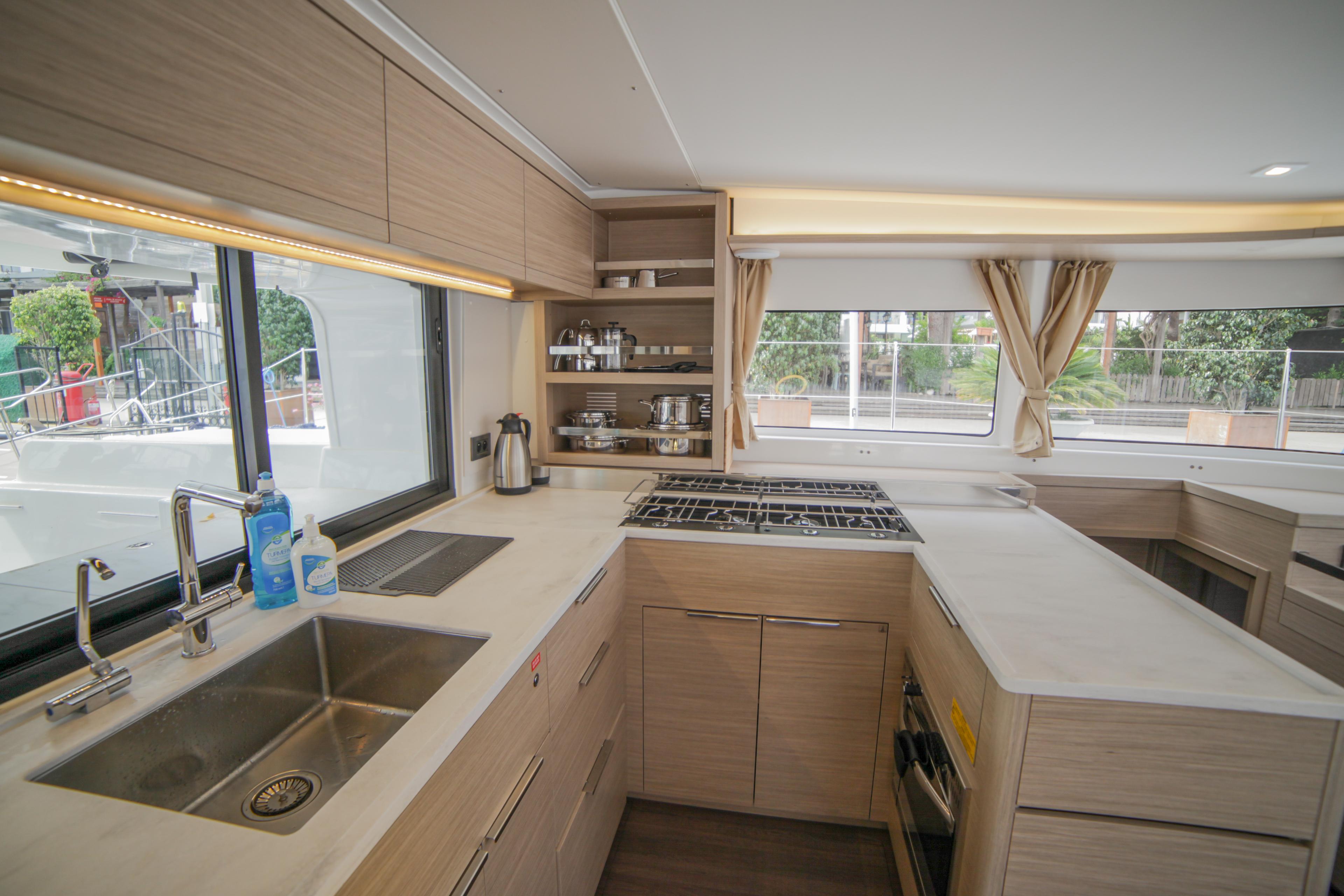 Lagoon 46 - 4 + 1 cab., picture 13