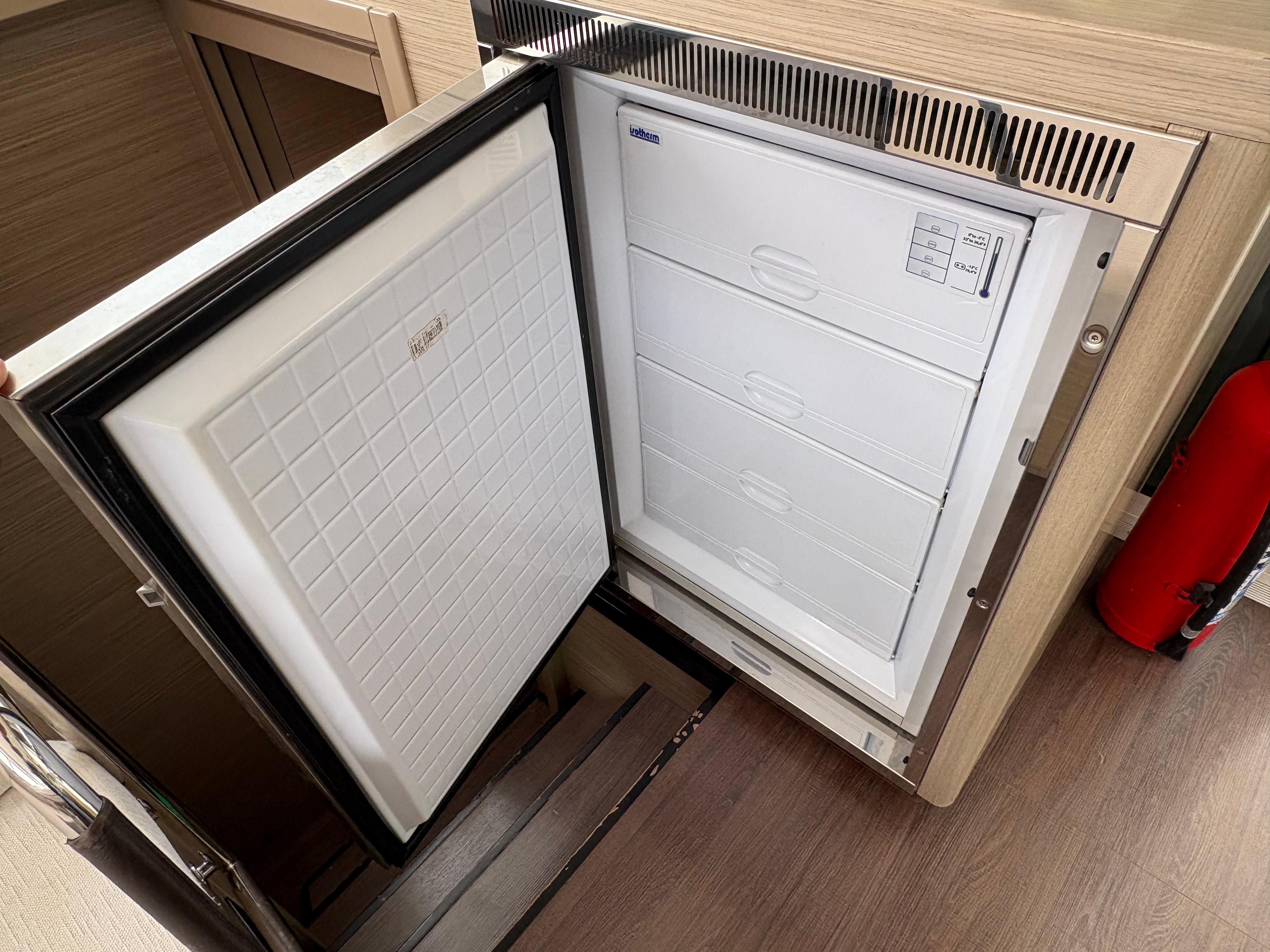 Lagoon 40 - 4 + 2 cab, picture 12