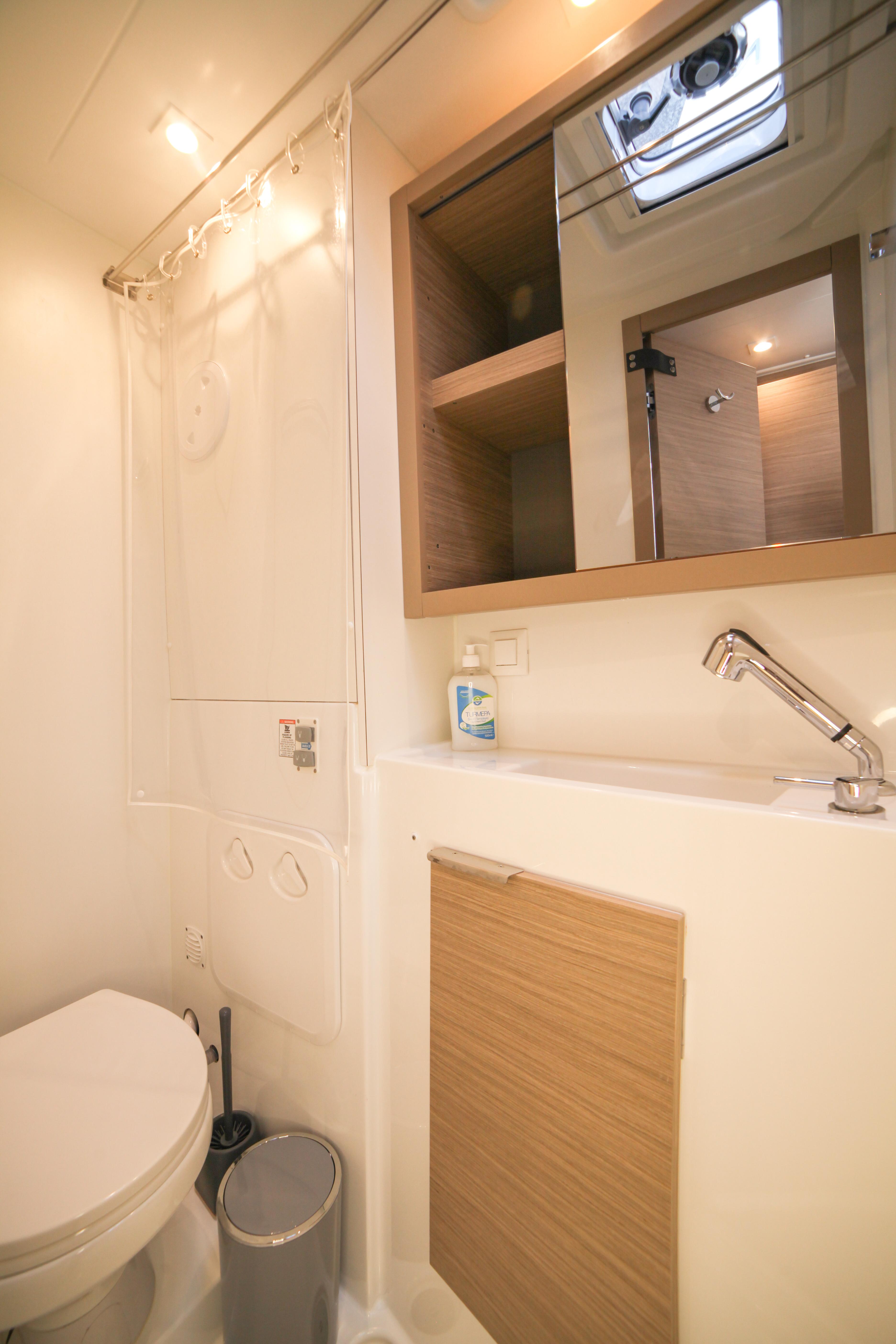 Lagoon 40 - 4 + 2 cab, picture 18