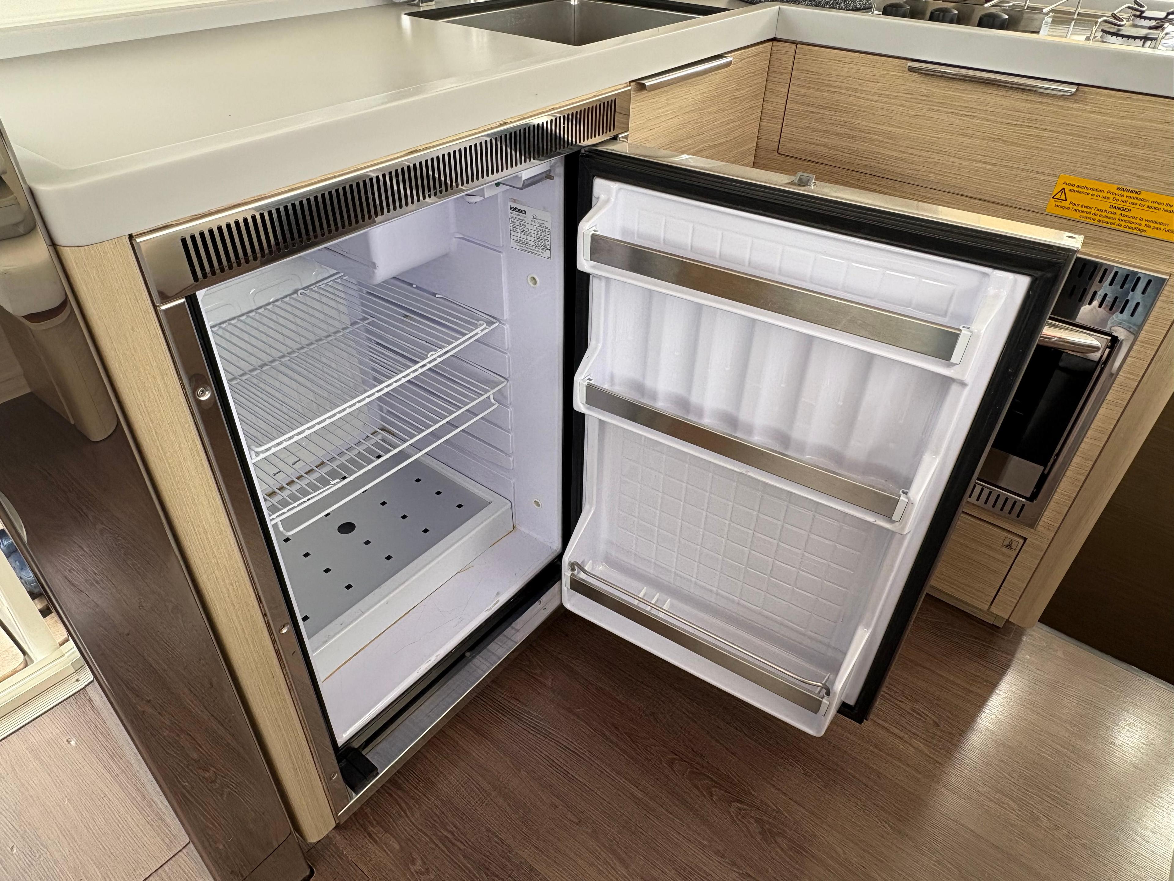 Lagoon 40 - 4 + 2 cab, picture 11