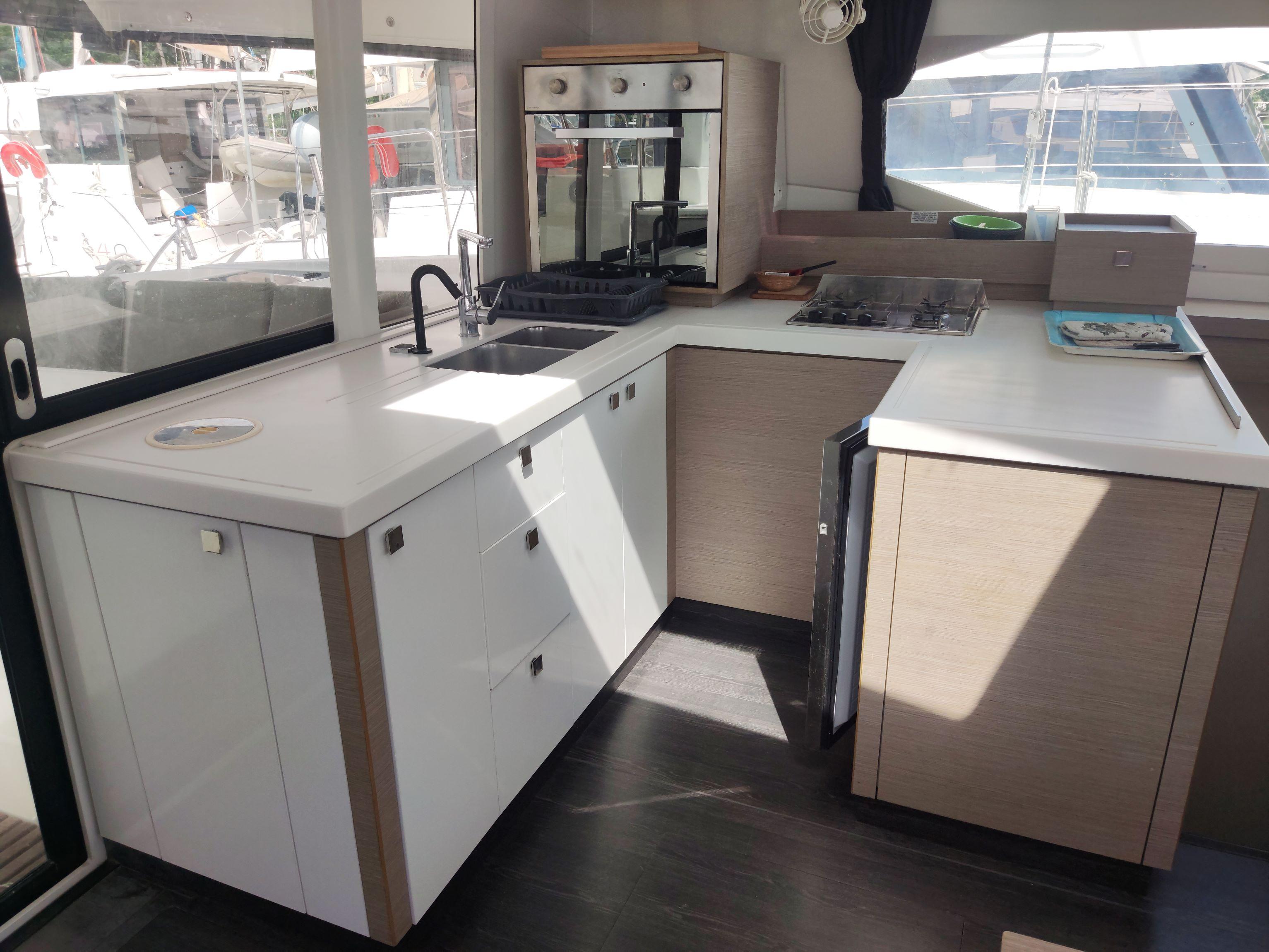 Fountaine Pajot Astrea 42 - 4 + 2 cab. - Atchoum, picture 14