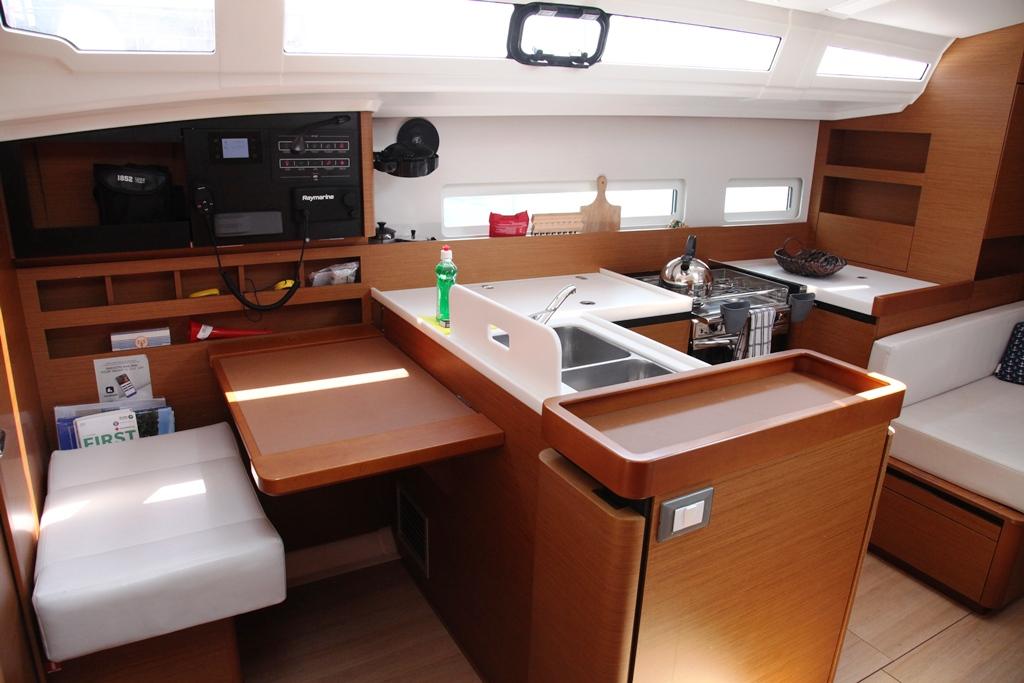 Sun Odyssey 410 - 3 cab., picture 6