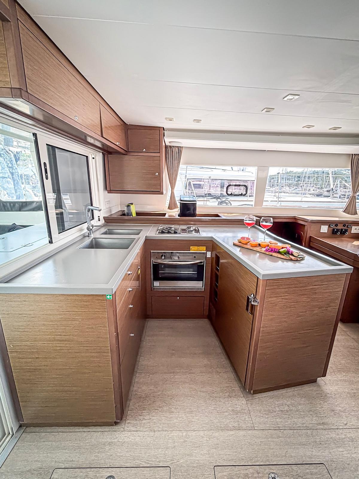 Lagoon 450 F - 4 + 2 cab., picture 4