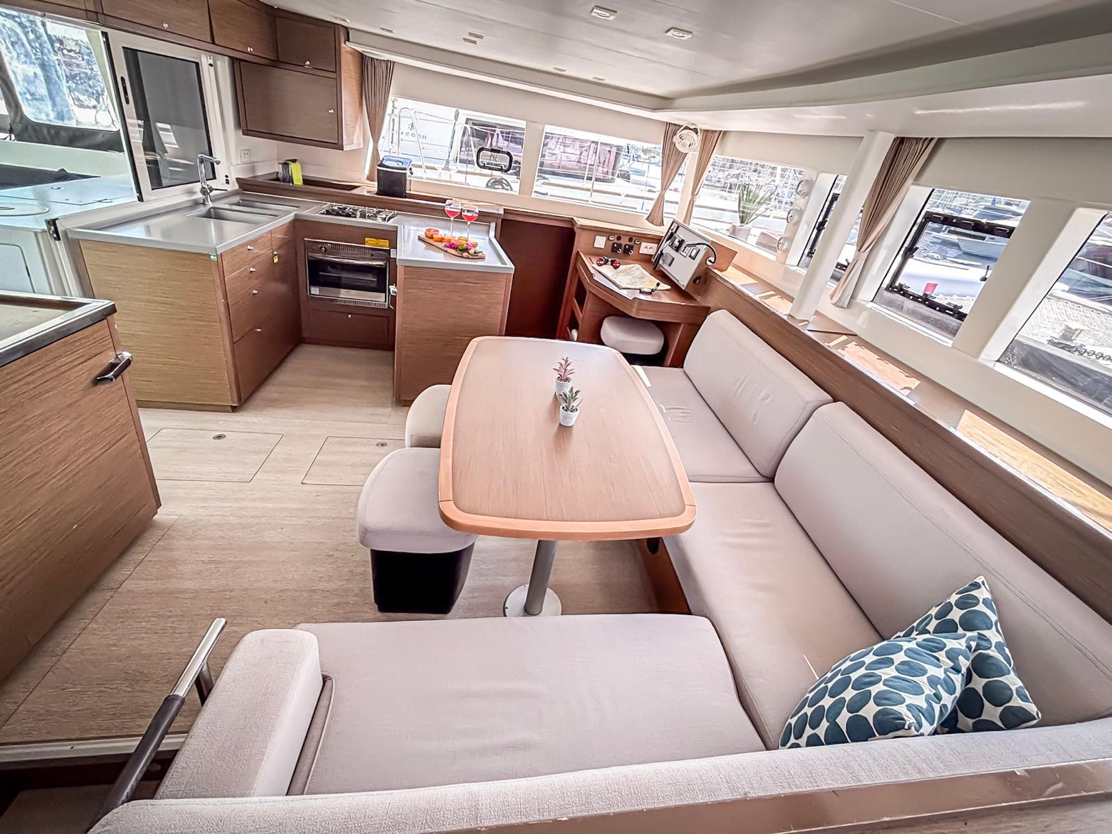 Lagoon 450 F - 4 + 2 cab., picture 3