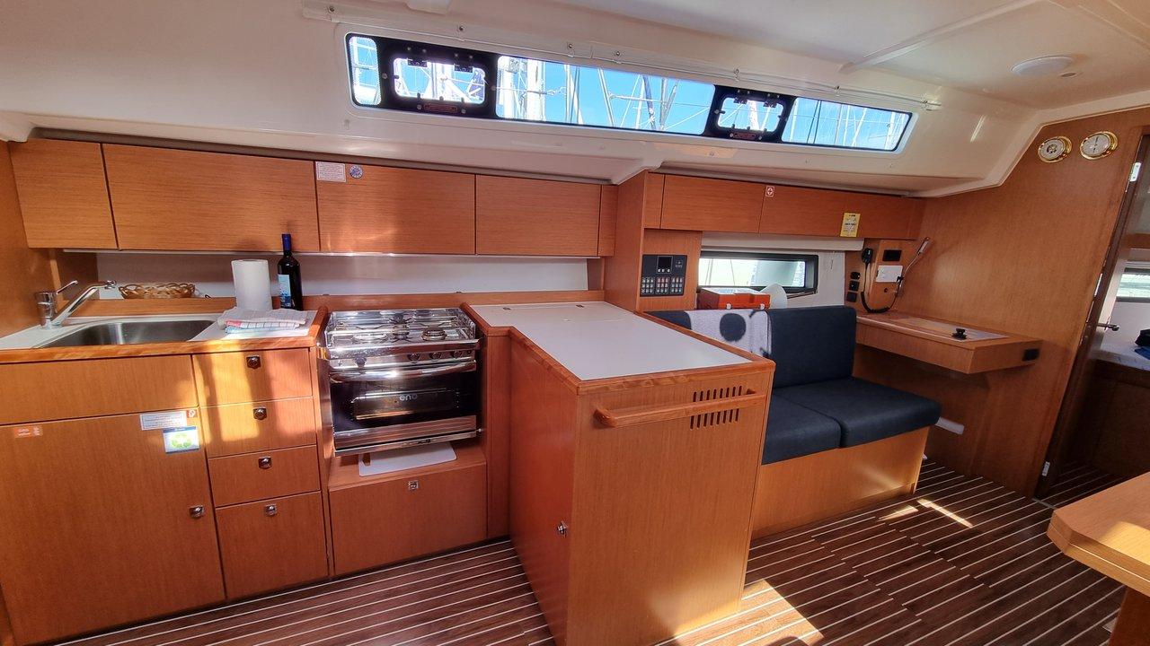 Bavaria C42, picture 7