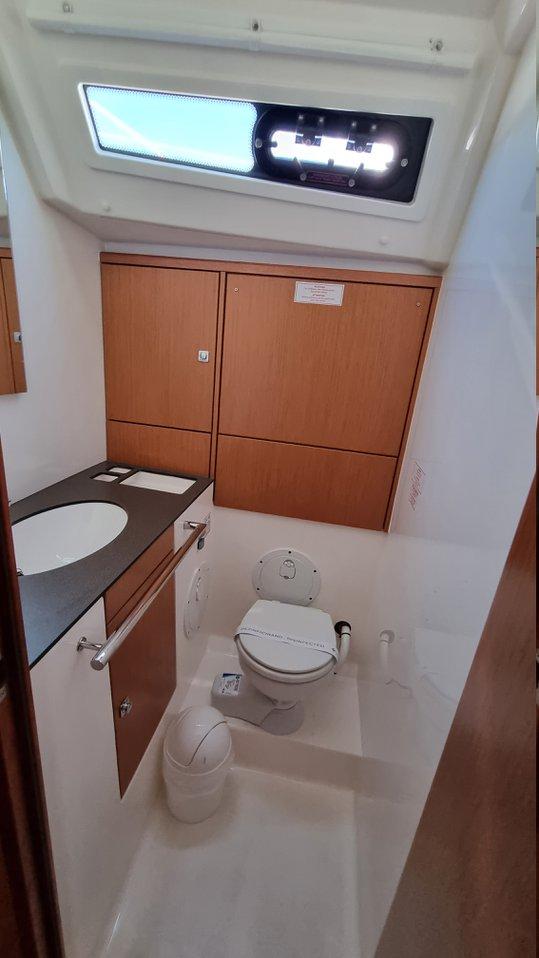 Bavaria C42, picture 19