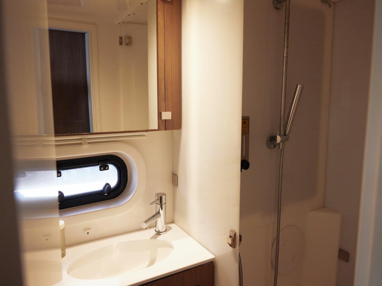 Bali 4.2 - 4 + 1 cab., picture 11