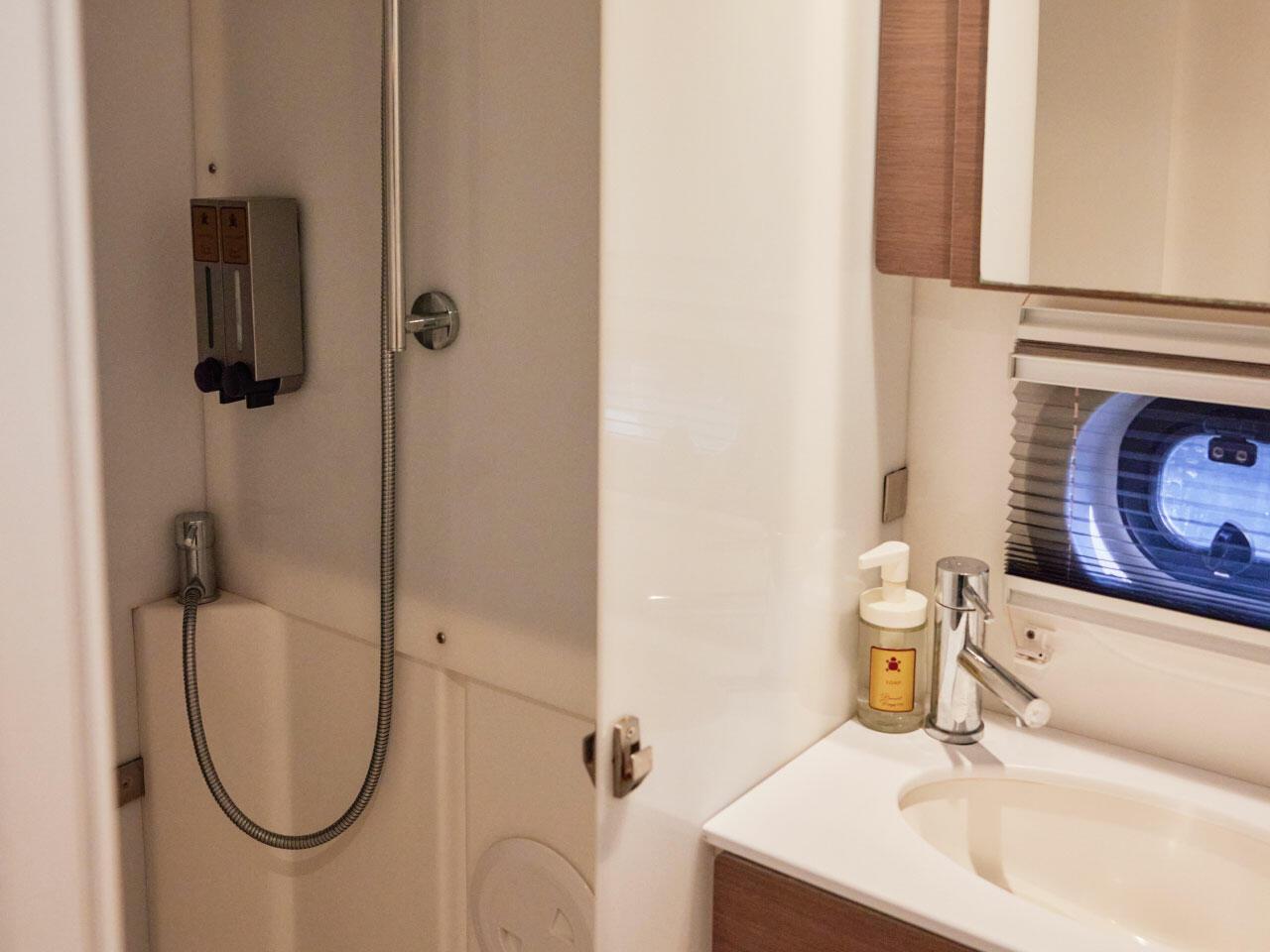 Bali 4.2 - 4 + 1 cab., picture 16